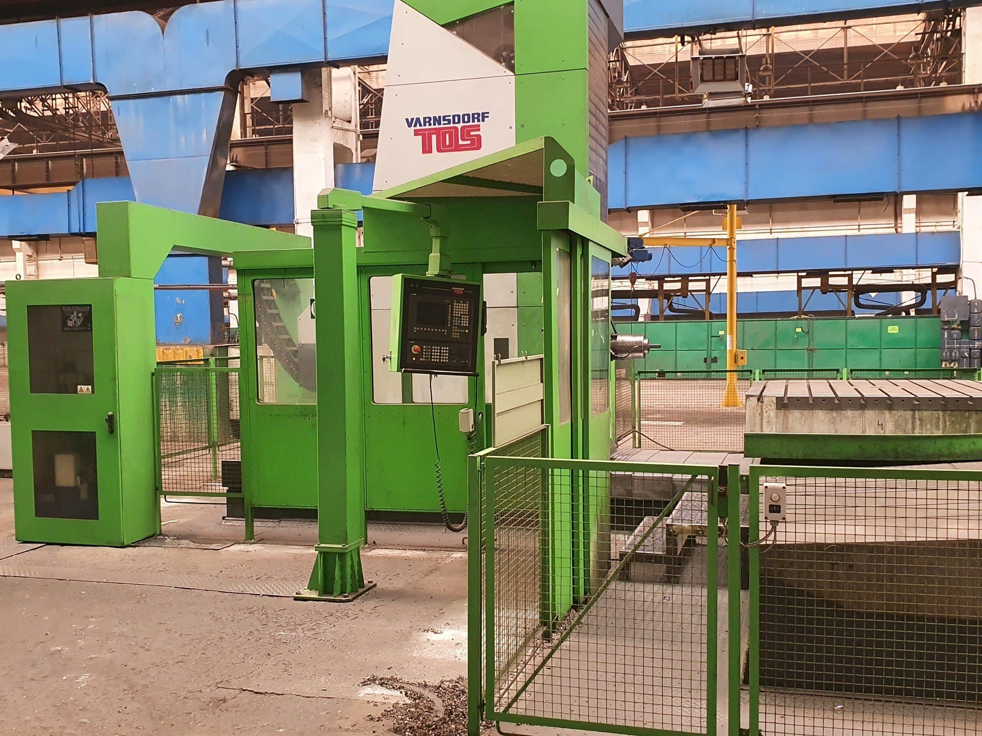 Frontansicht der TOS VARNSDORF WHN 13 CNC  Maschine