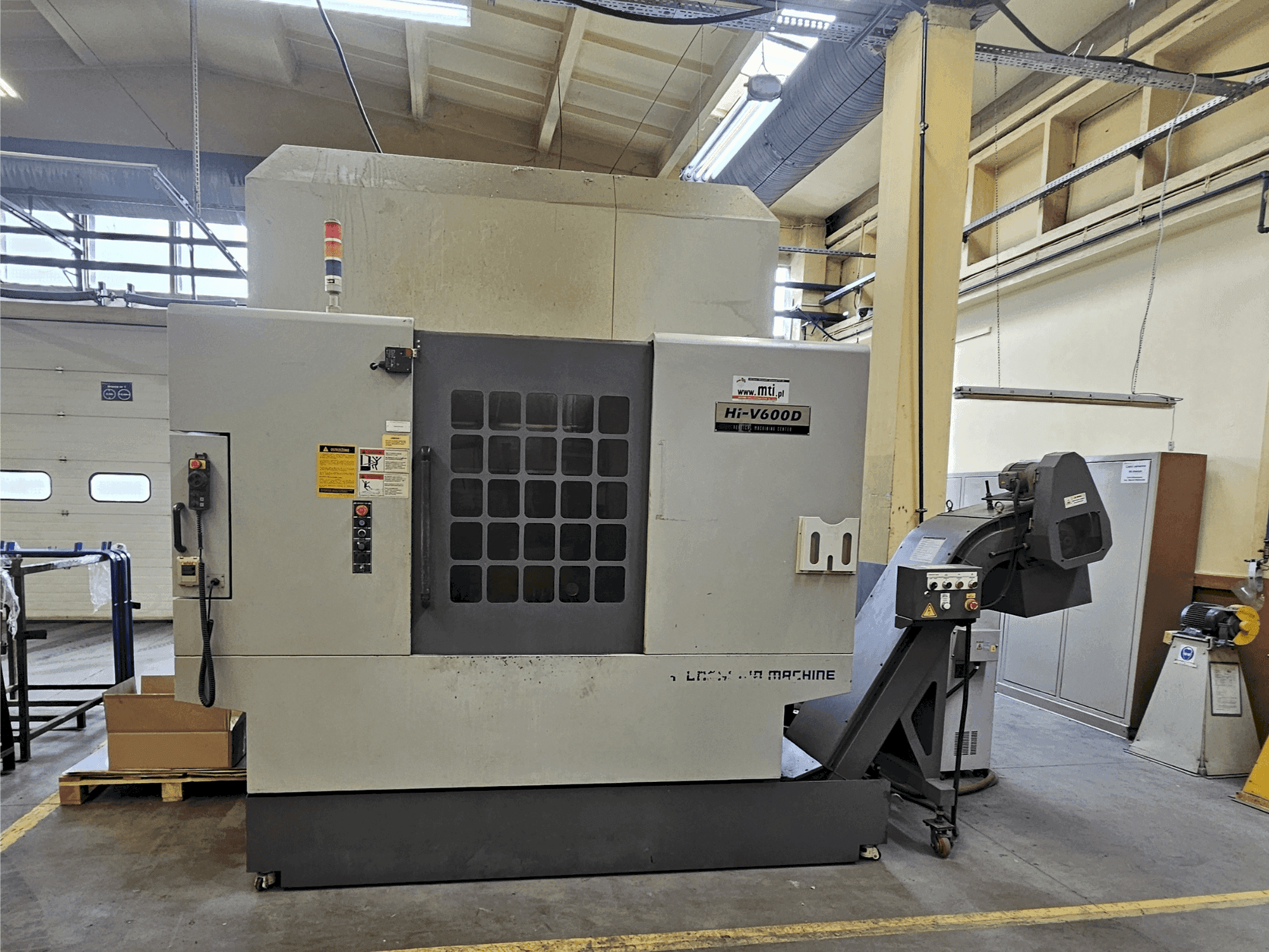 Frontansicht der HYUNDAI KIA Hi-V600D  Maschine