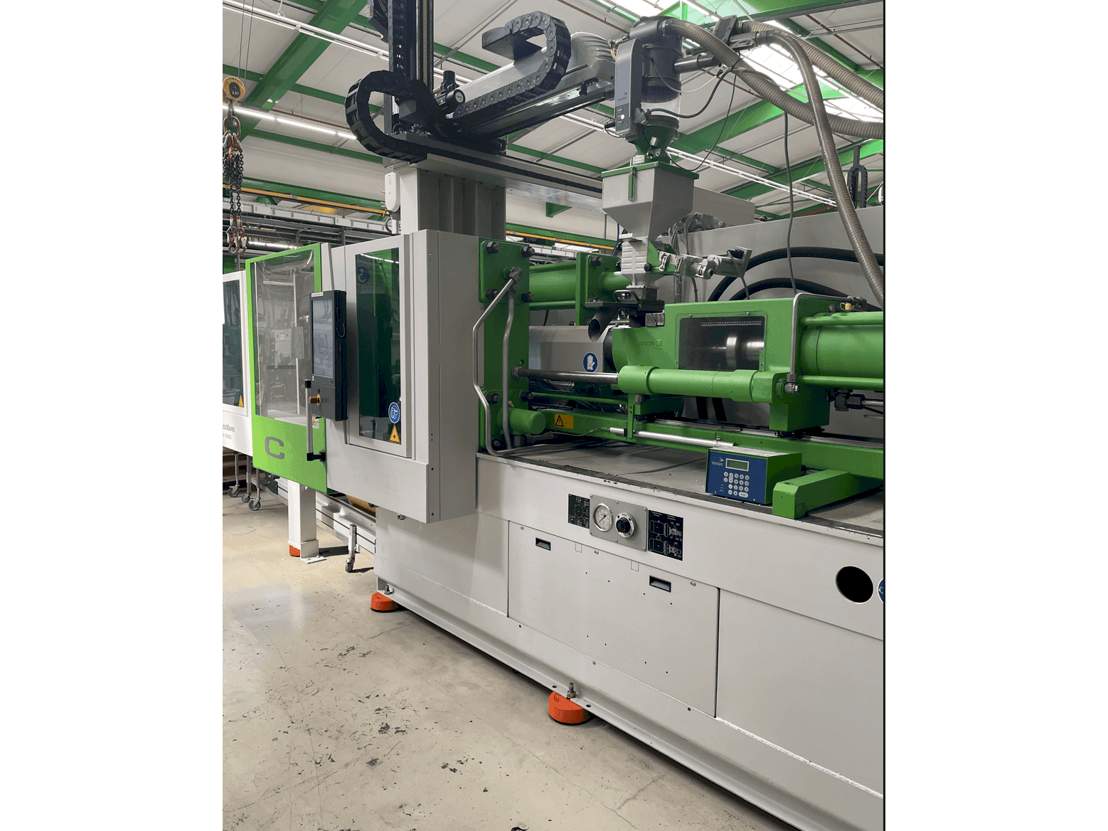 Frontansicht der Krauss Maffei KM 200-1400CM  Maschine