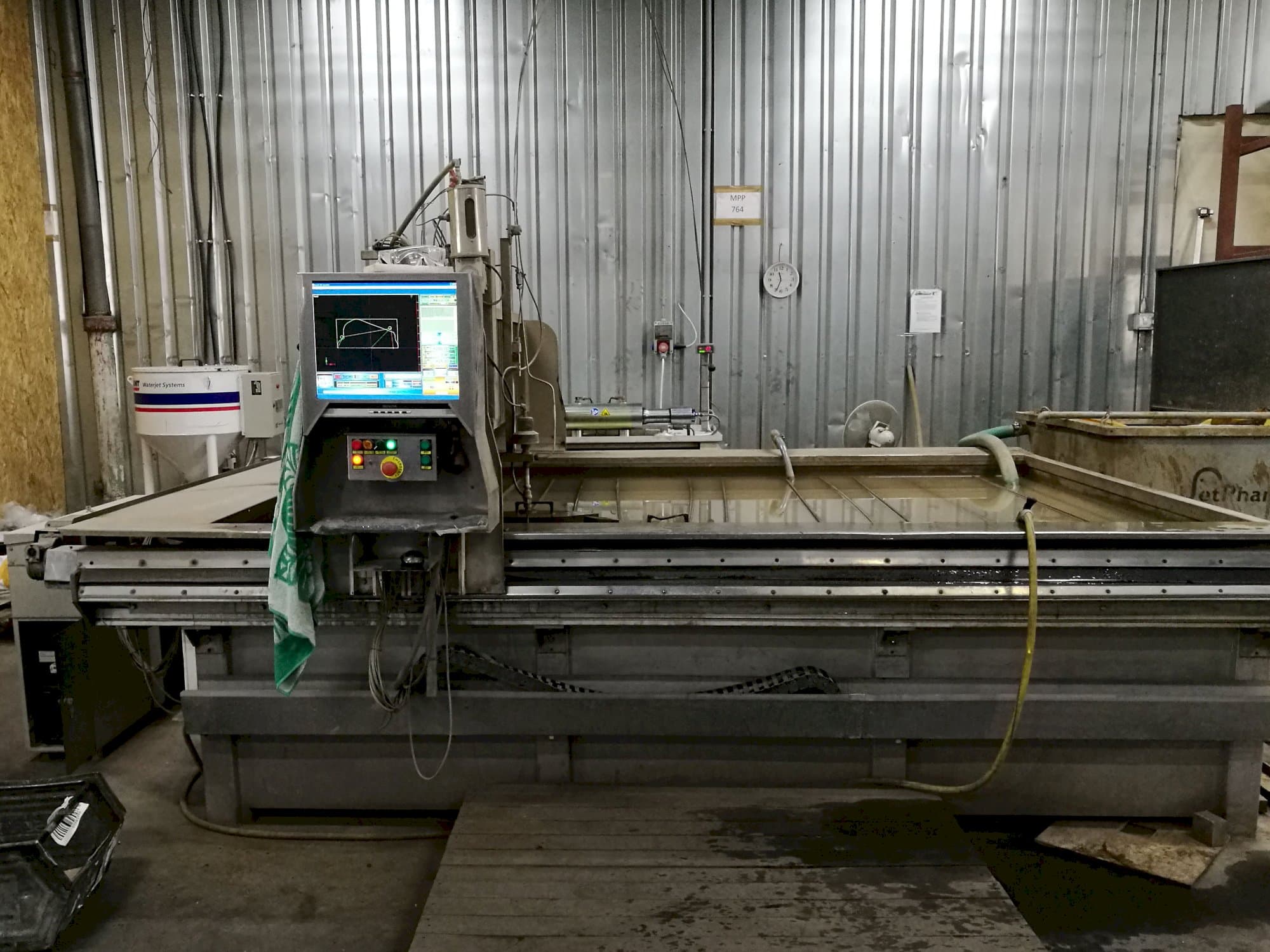 Frontansicht der KMT SLV 50 CLSC Maschine