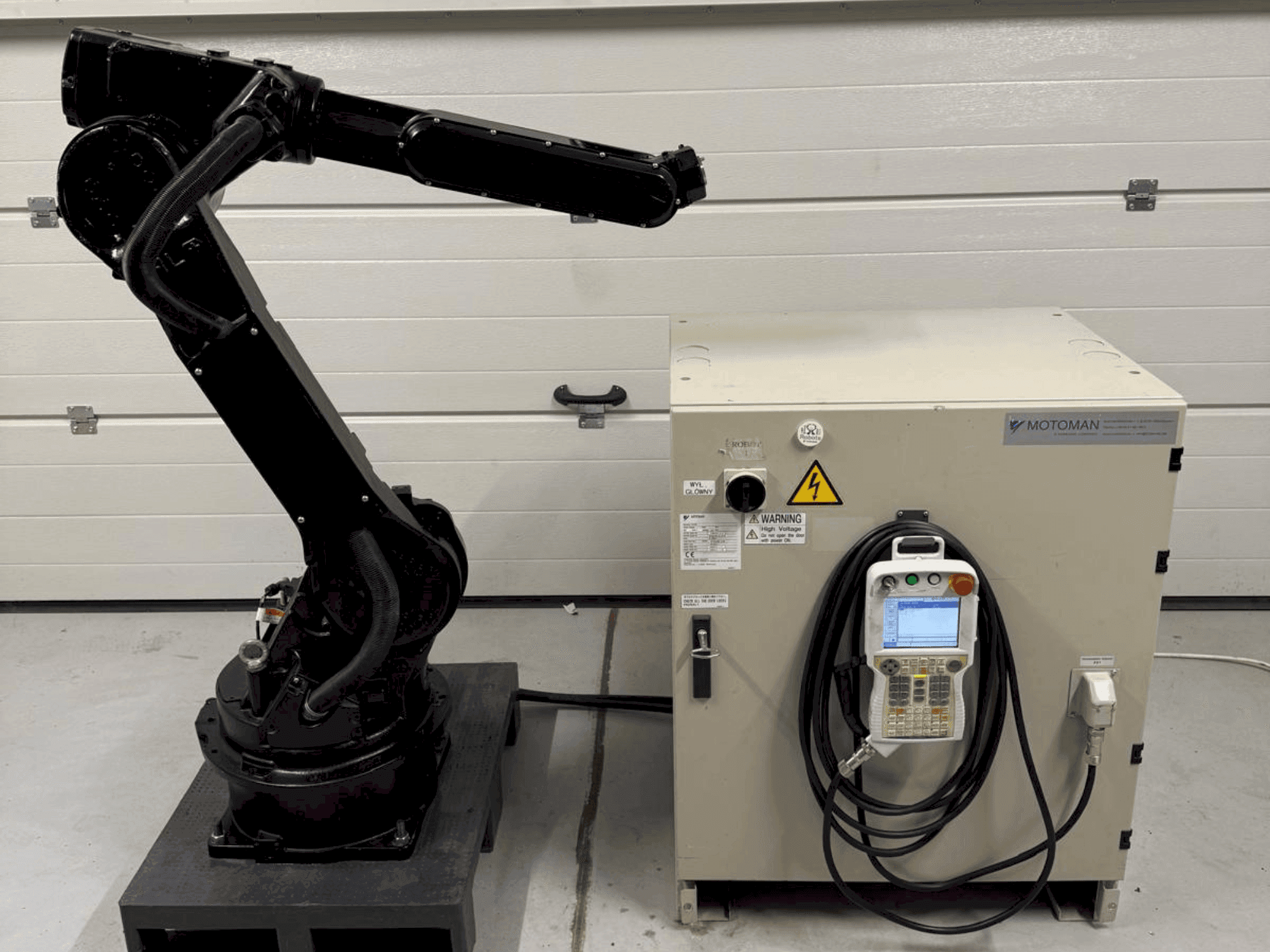 Frontansicht der Yaskawa Motoman YR HP 20D  Maschine