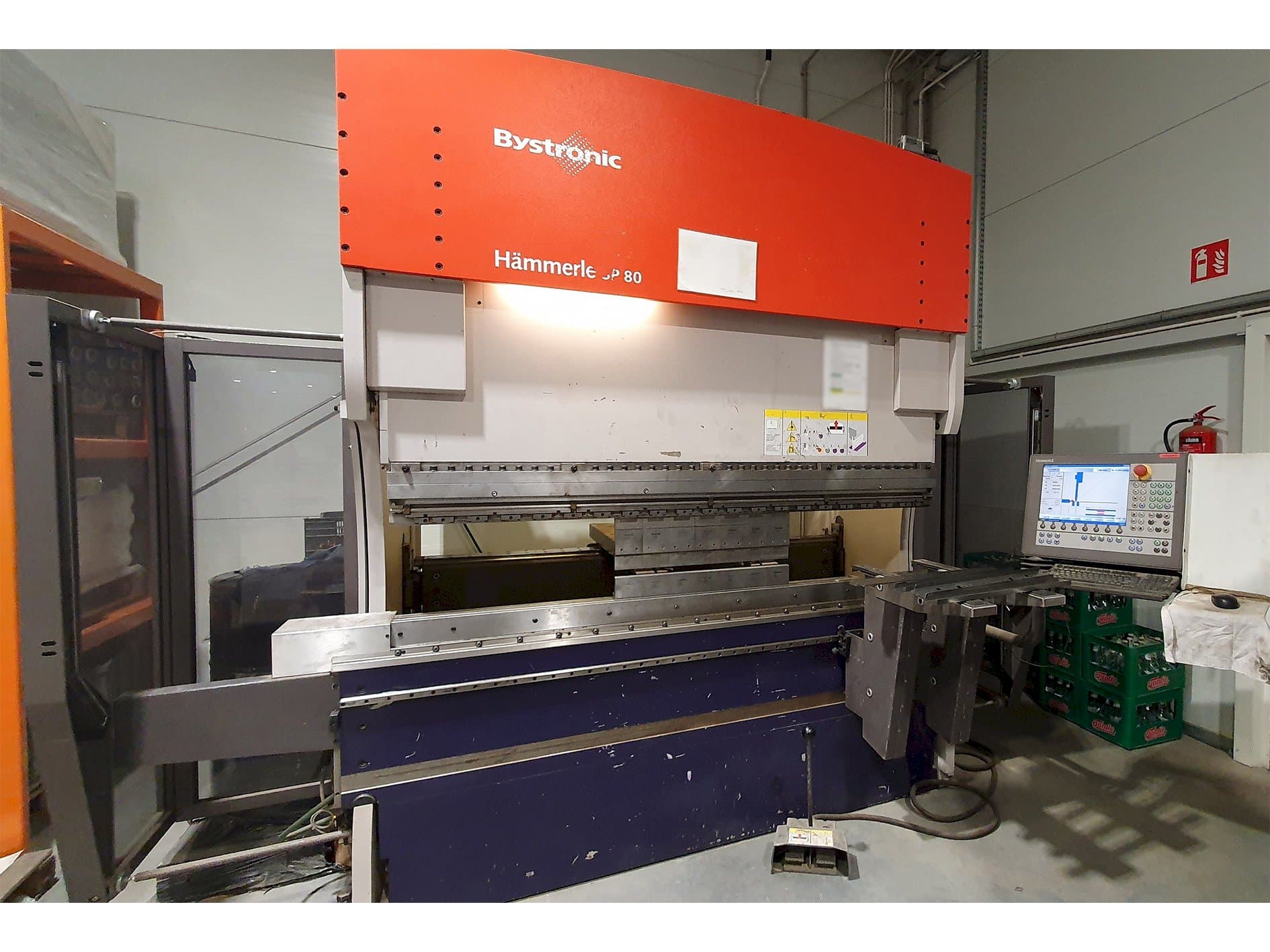 Frontansicht der Bystronic 3P 80/210  Maschine