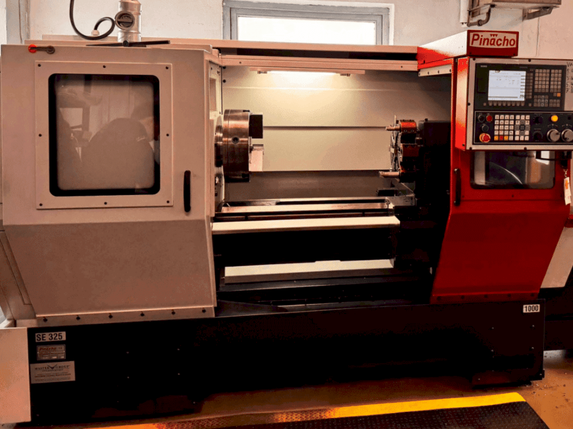 Frontansicht der Pinacho SE325  Maschine