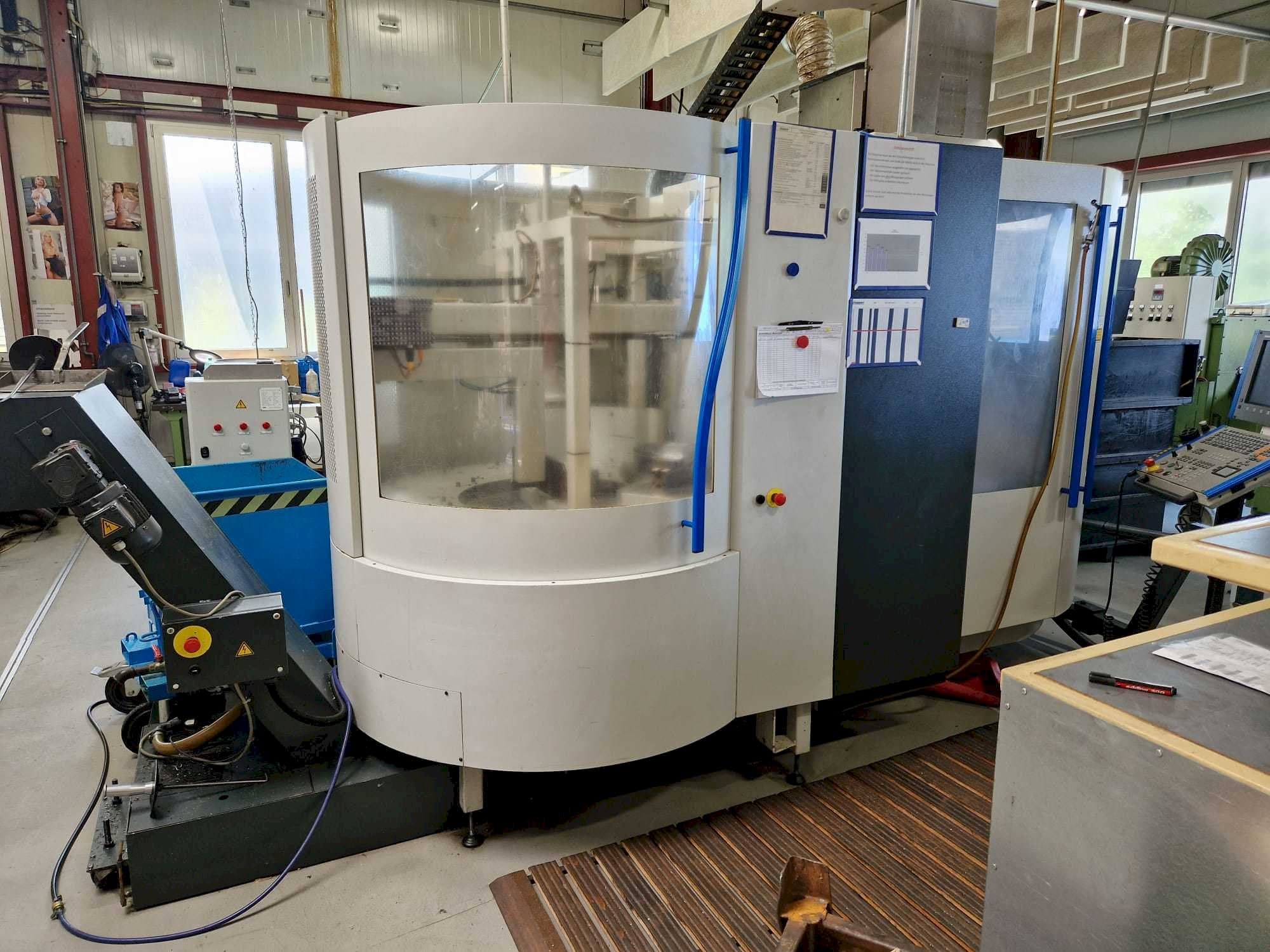 Frontansicht der MIKRON UCP600 Vario  Maschine