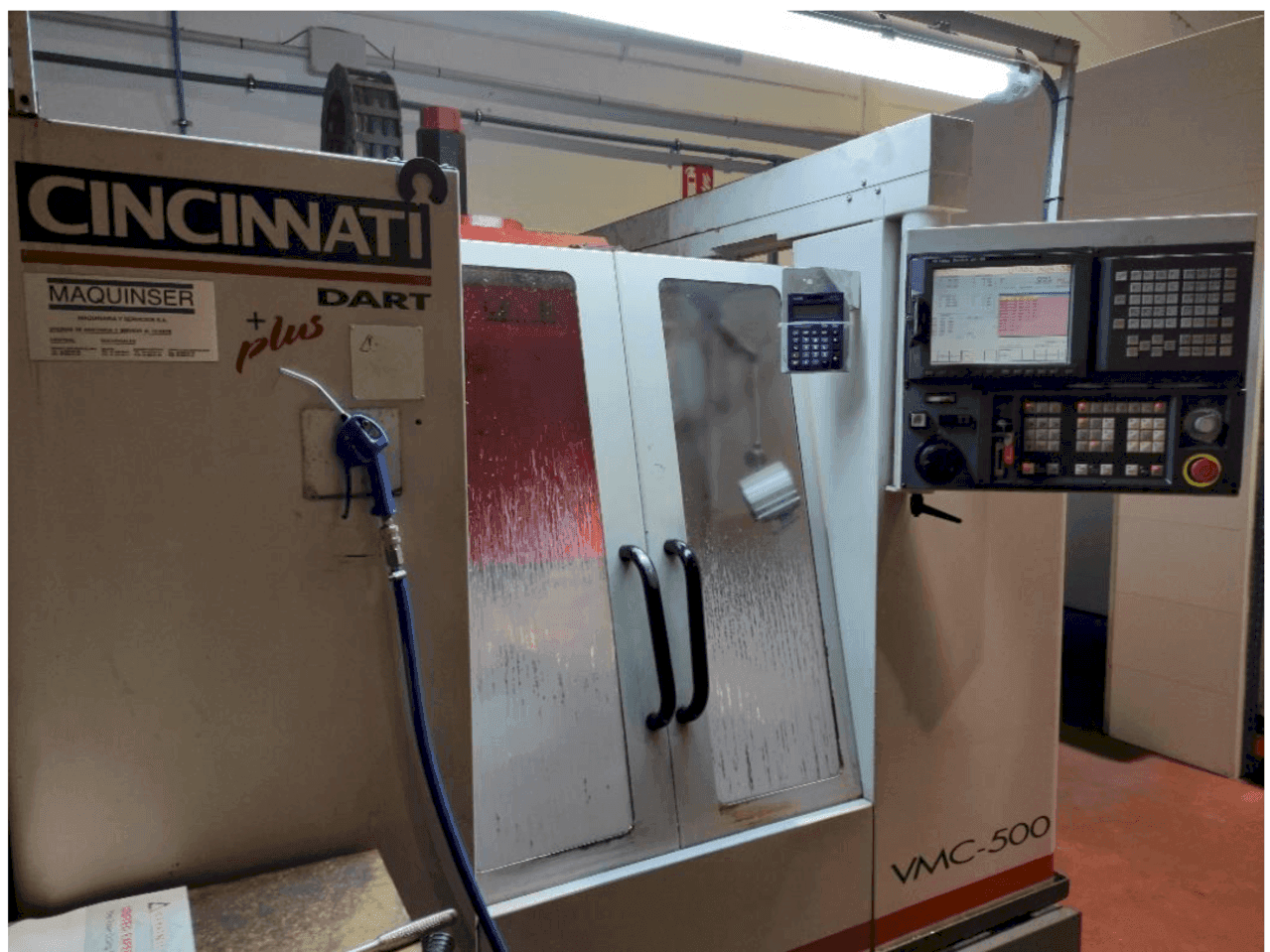 Frontansicht der Cincinnati Dart Plus VMC-500  Maschine