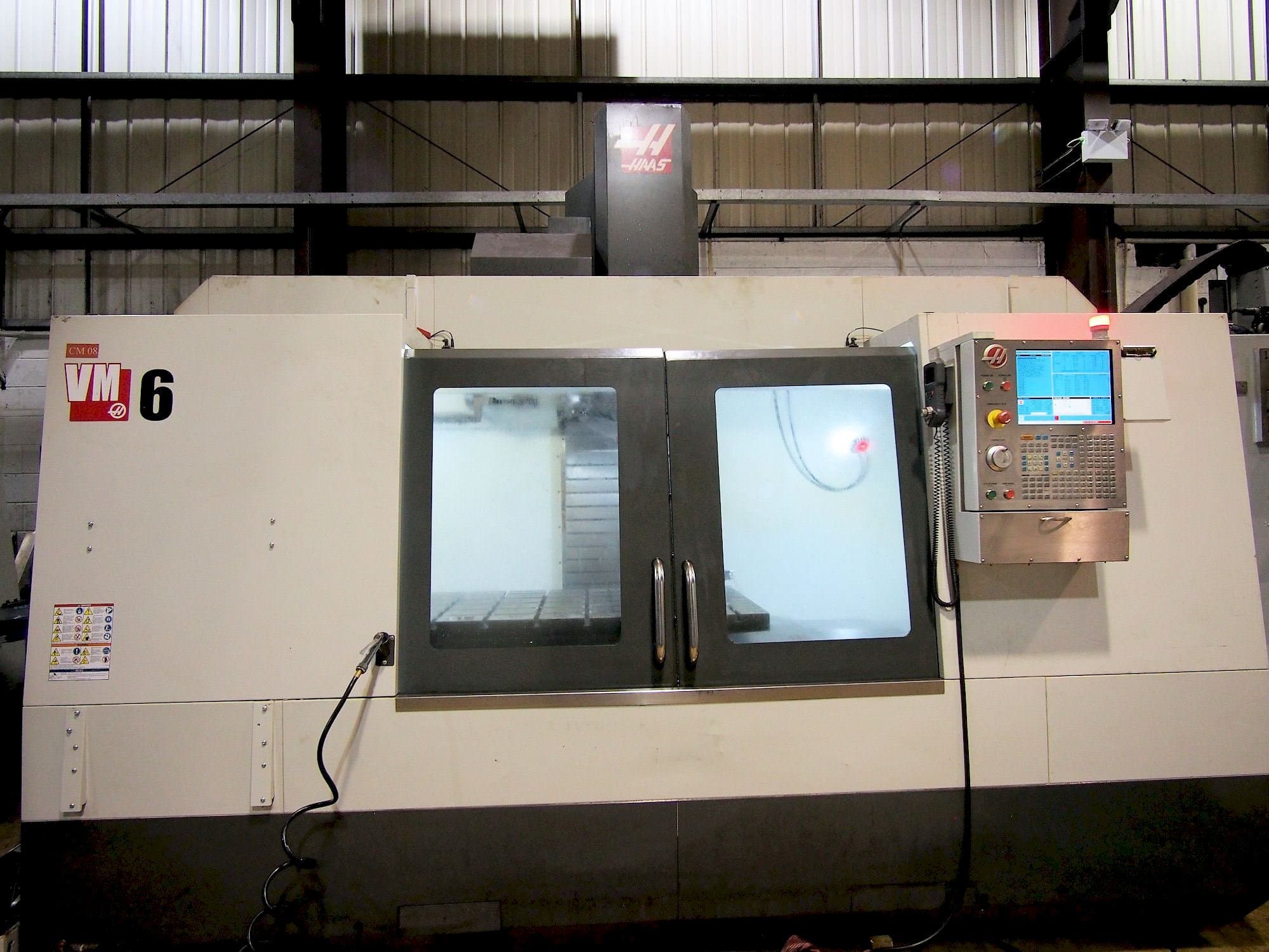 Frontansicht der HAAS VM-6  Maschine