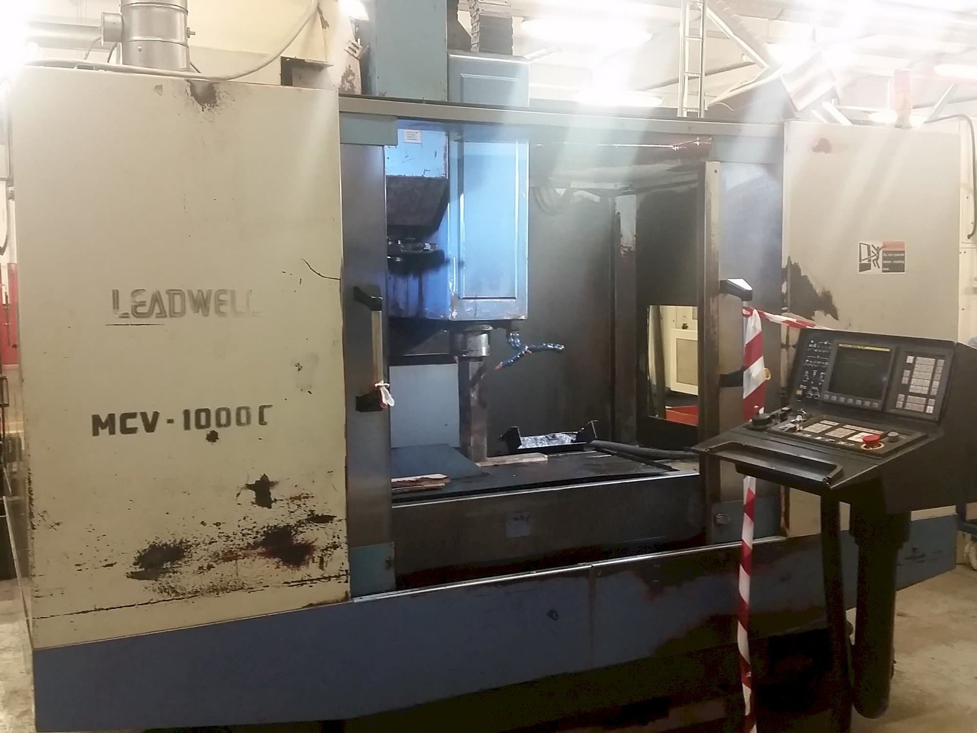 Frontansicht der Leadwell MCV-1000CR  Maschine