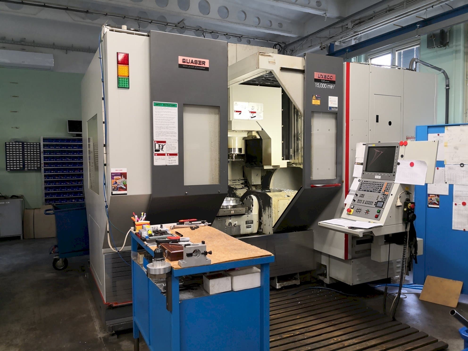 Frontansicht der Quaser UX-600  Maschine