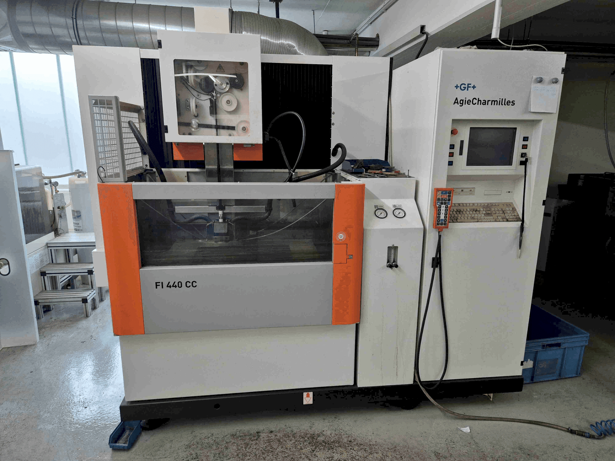 Frontansicht der CHARMILLES FI 440 CC  Maschine