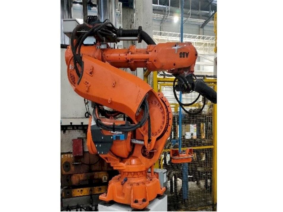 Frontansicht der ABB IRB 6640-185/2.8  Maschine