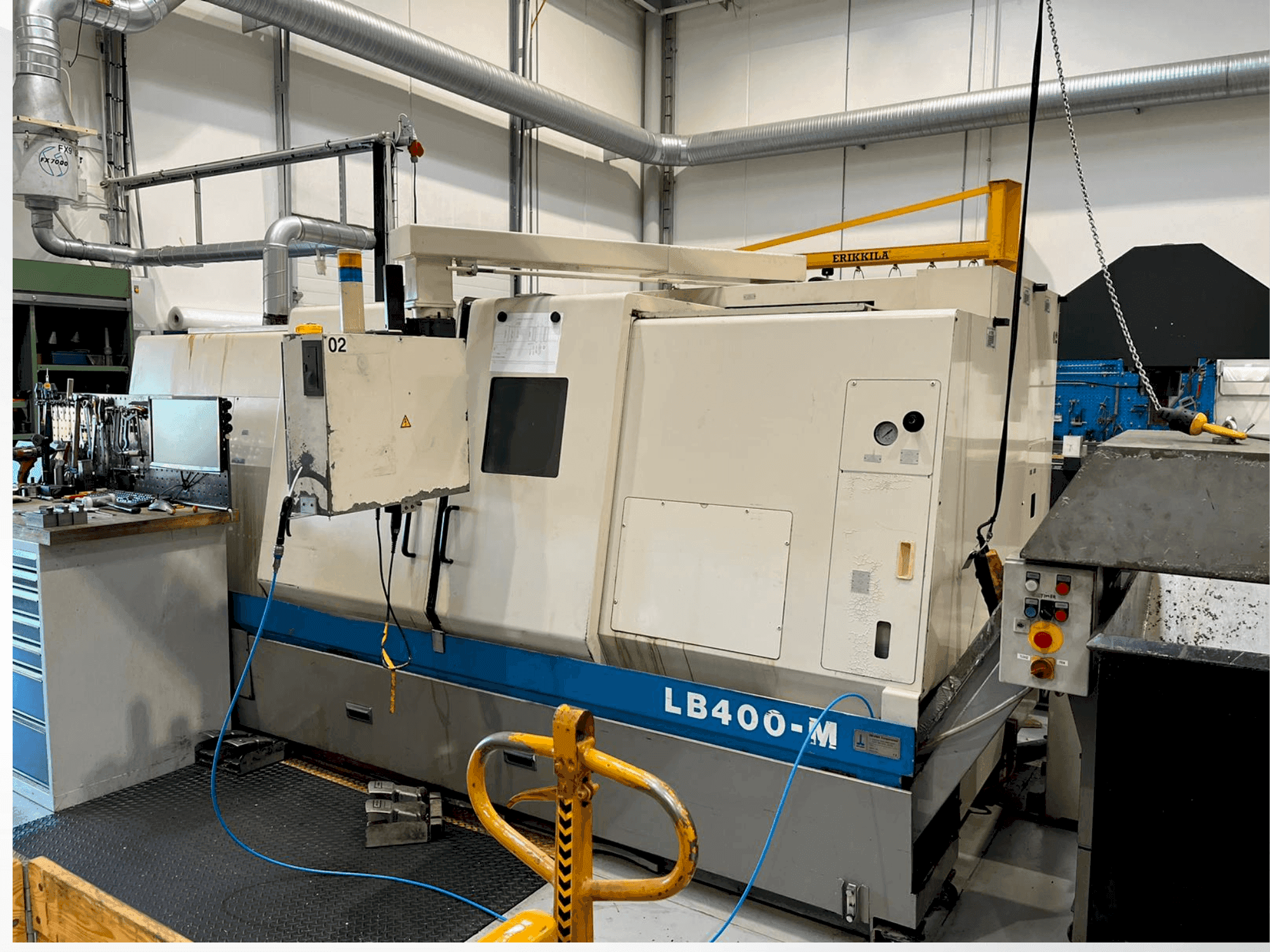 Frontansicht der Okuma LB400 M  Maschine