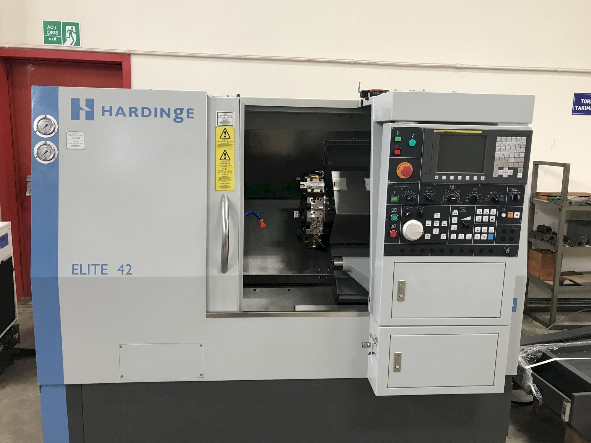 Frontansicht der HARDINGE Elite 42  Maschine