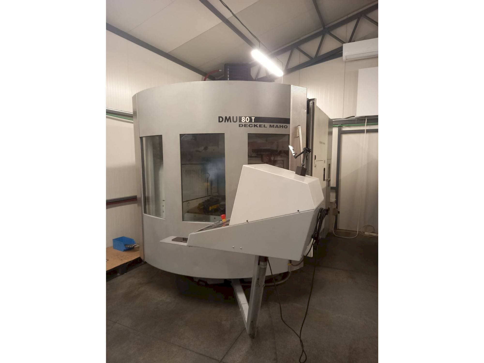 Frontansicht der DECKEL MAHO DMU 80T  Maschine