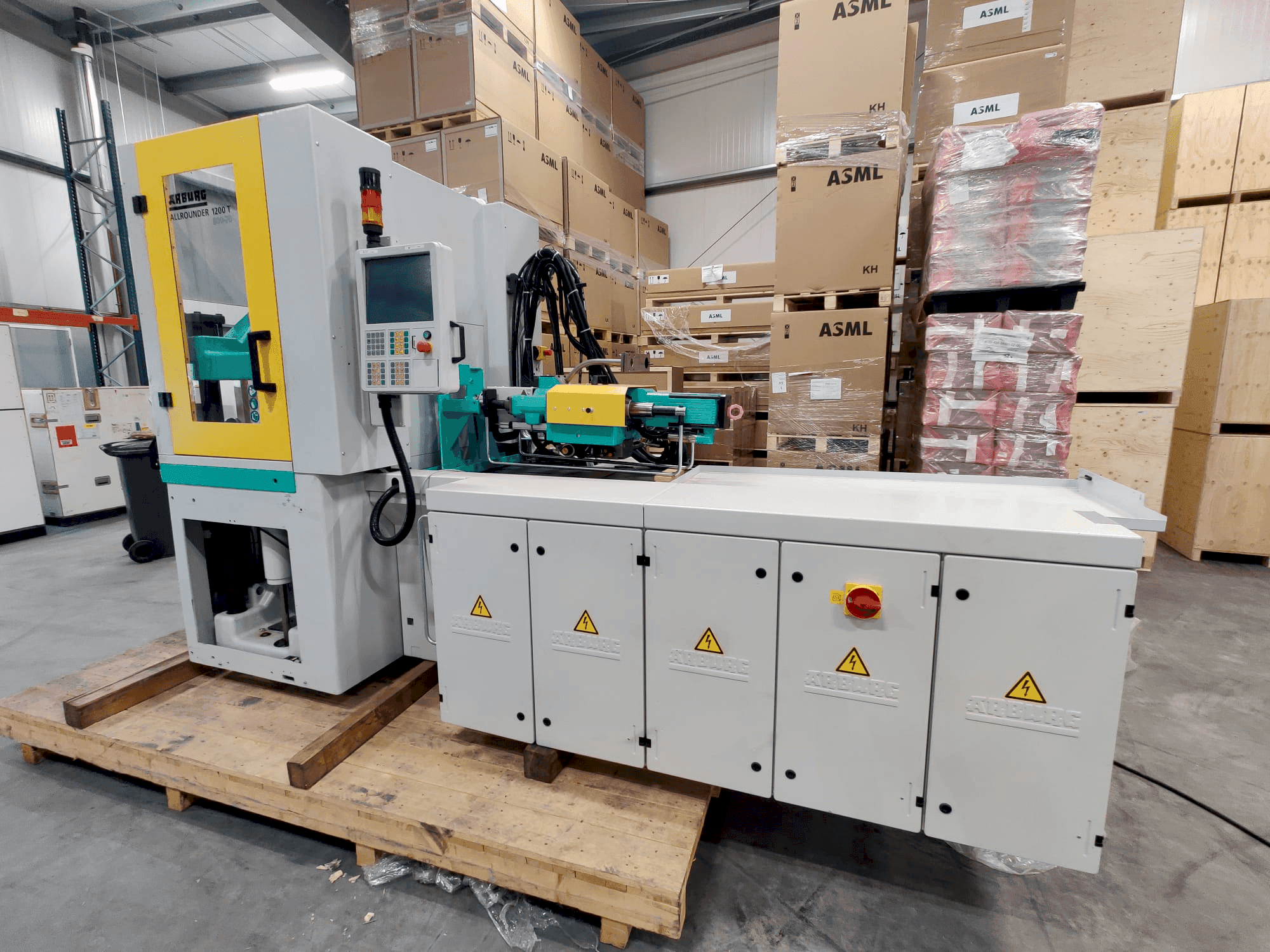 Frontansicht der Arburg ALLROUNDER 1200 T 800-70  Maschine