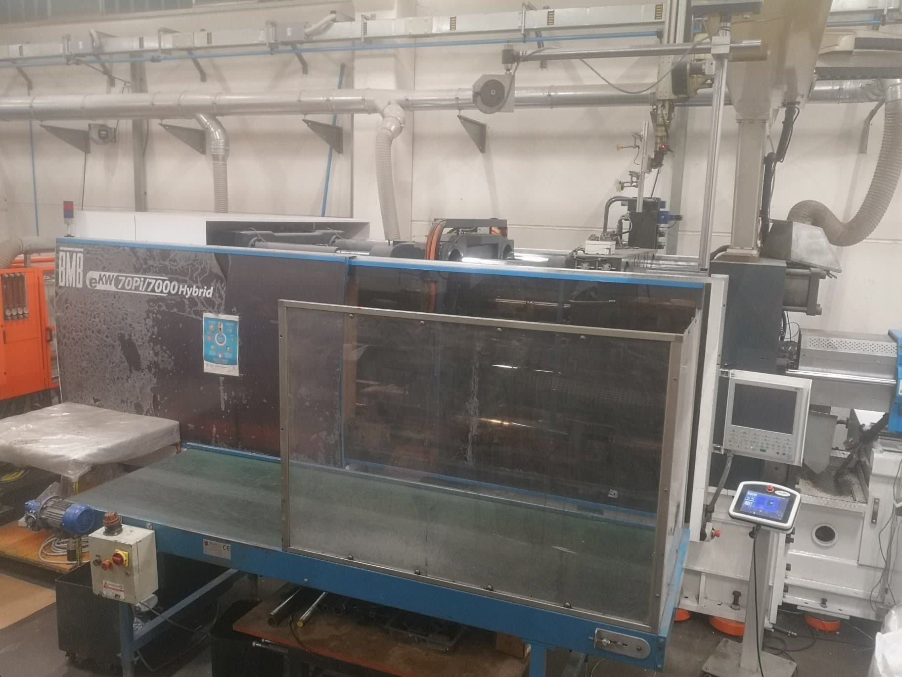 Frontansicht der BMB Ekw 70pi Hybrid  Maschine