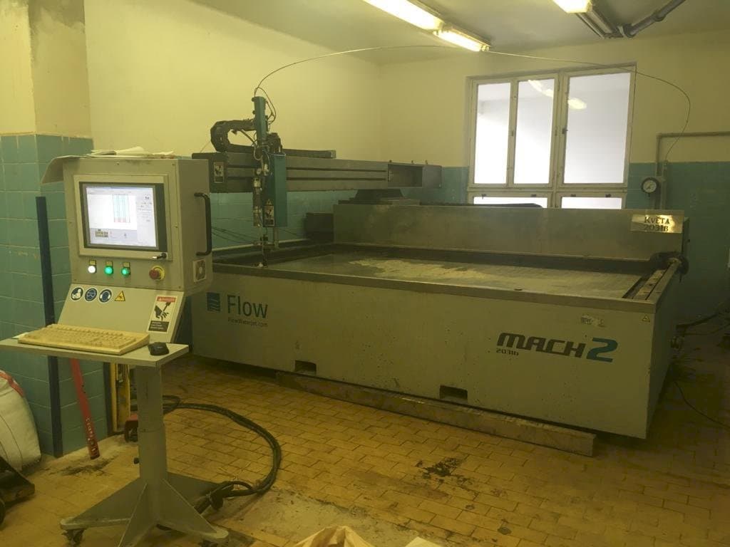 Frontansicht der Flow Mach 2-3120b  Maschine