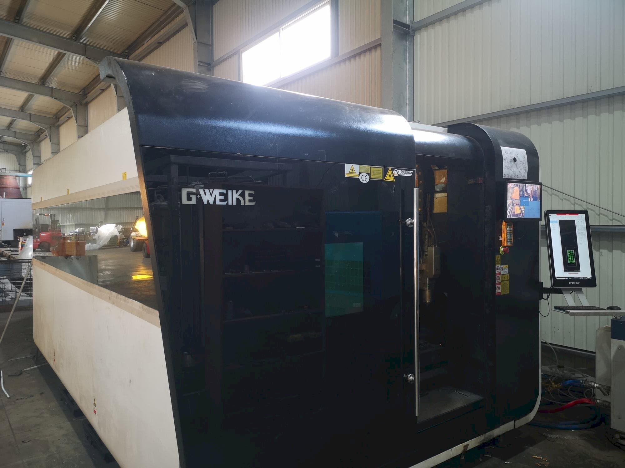 Frontansicht der GWEIKE LF 3015 GA CNC  Maschine