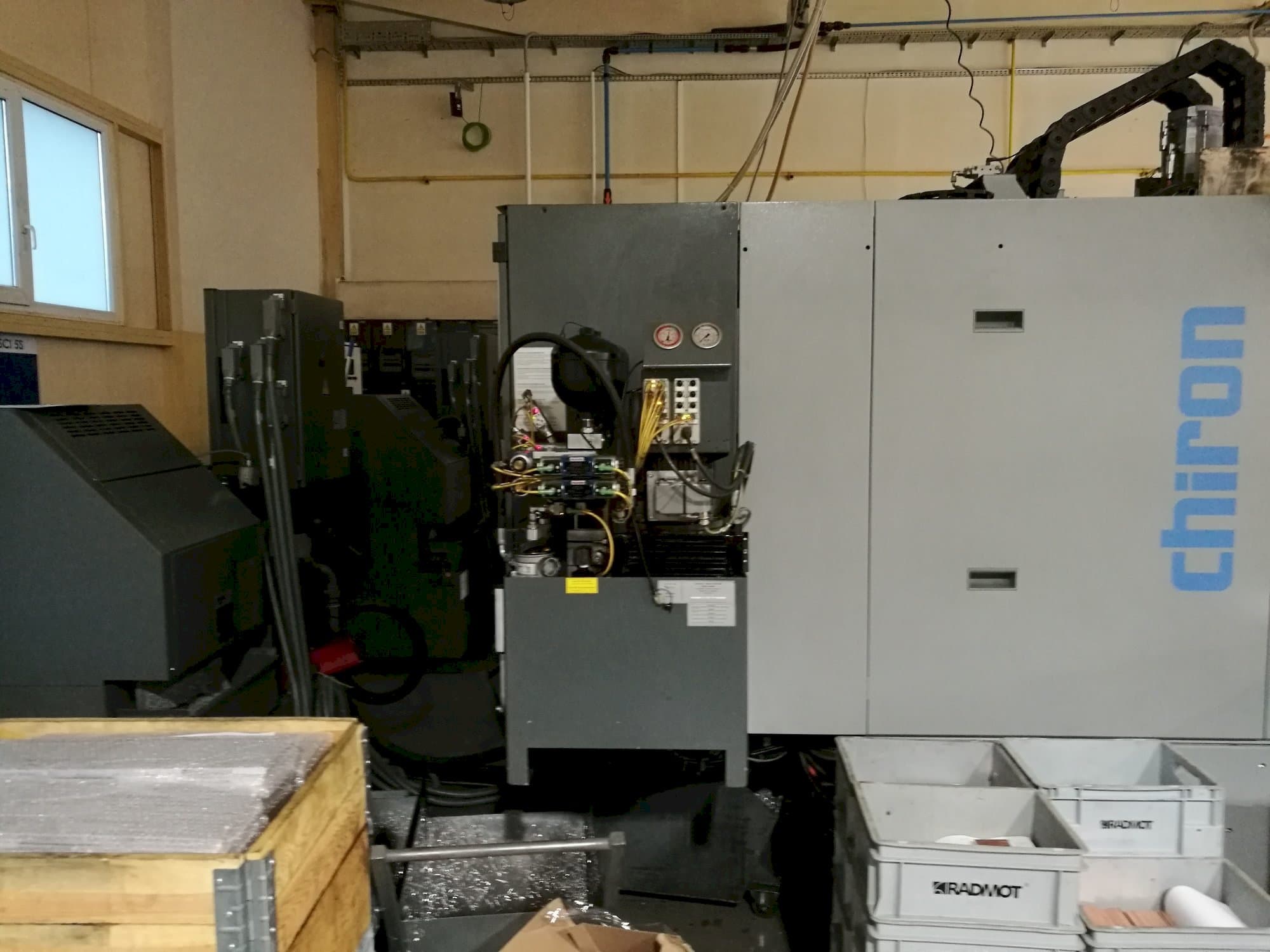 Frontansicht der CHIRON FZ 12 KS  Maschine