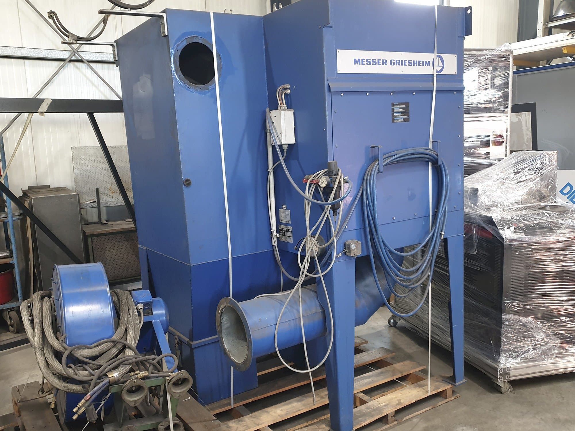 Frontansicht der Messer Griesheim CORTA PS 3100 Maschine