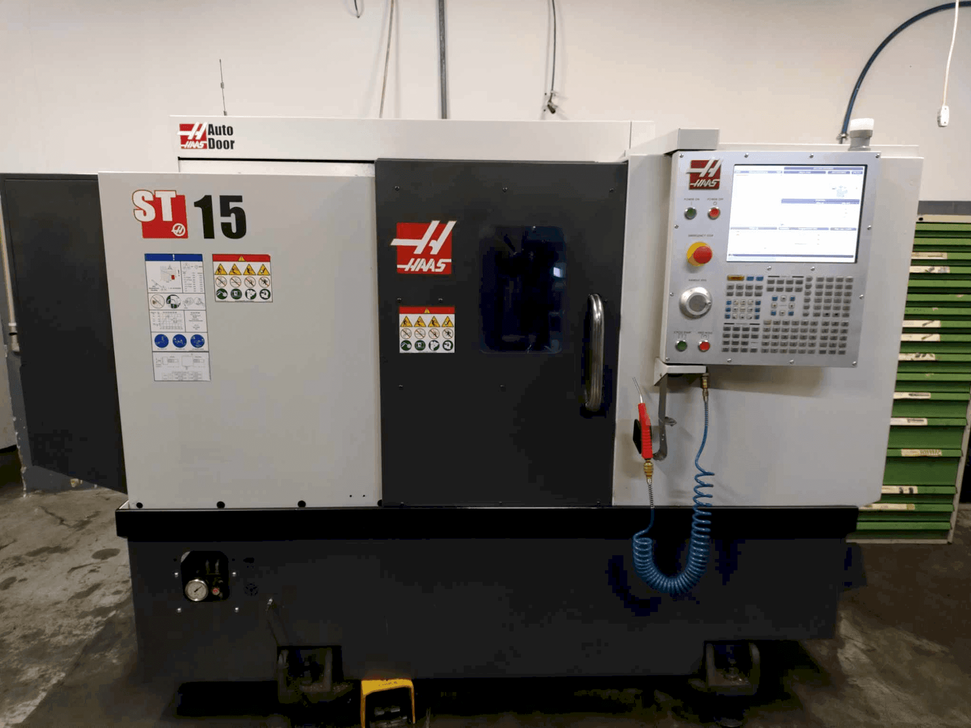 Frontansicht der HAAS ST-15  Maschine