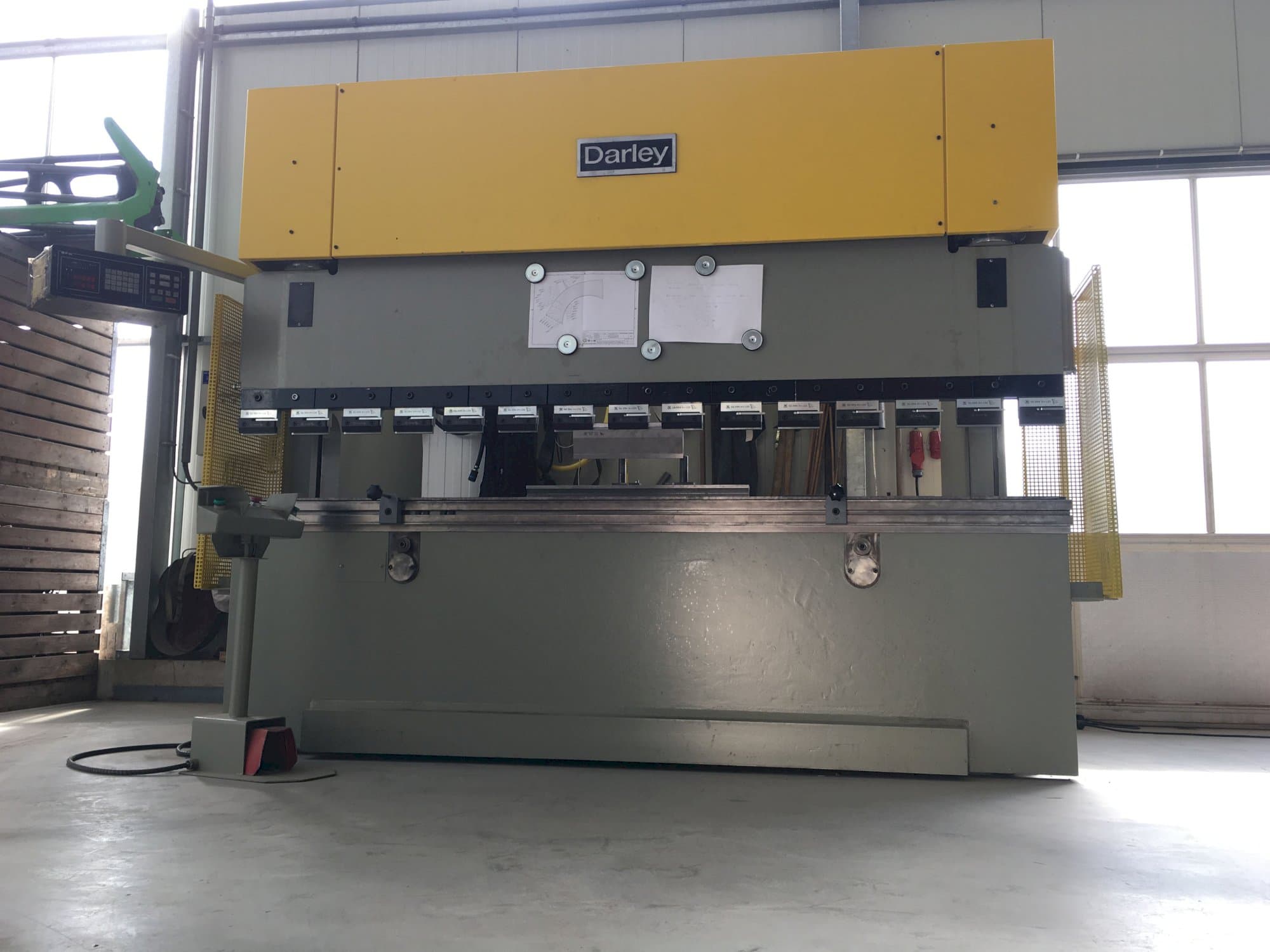 Frontansicht der Darley EHP 150 31/25 Maschine