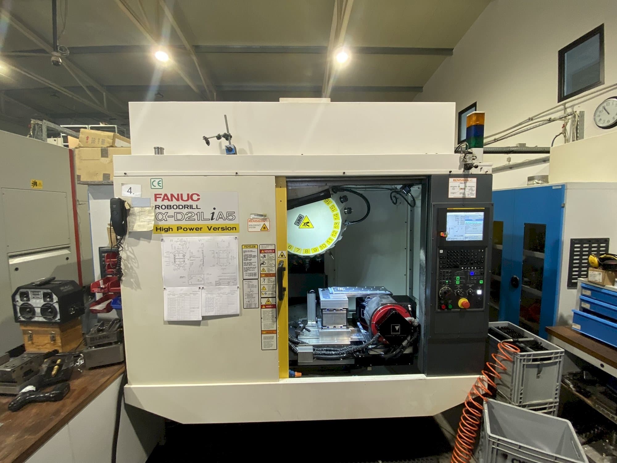 Frontansicht der FANUC Robodrill Alpha D21LiB5  Maschine