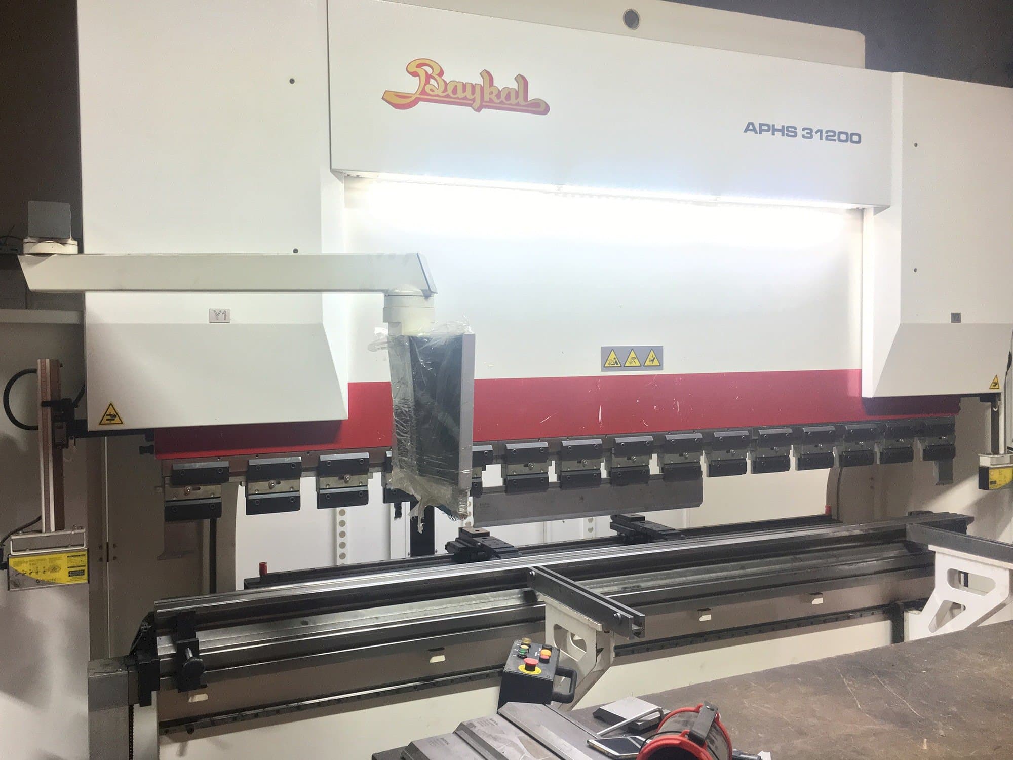 Frontansicht der Baykal APHS 31200  Maschine