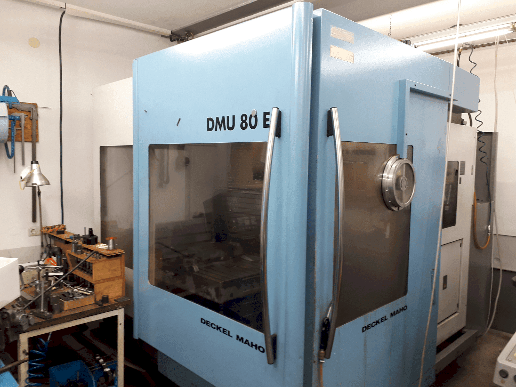 Frontansicht der DECKEL MAHO DMU 80E  Maschine