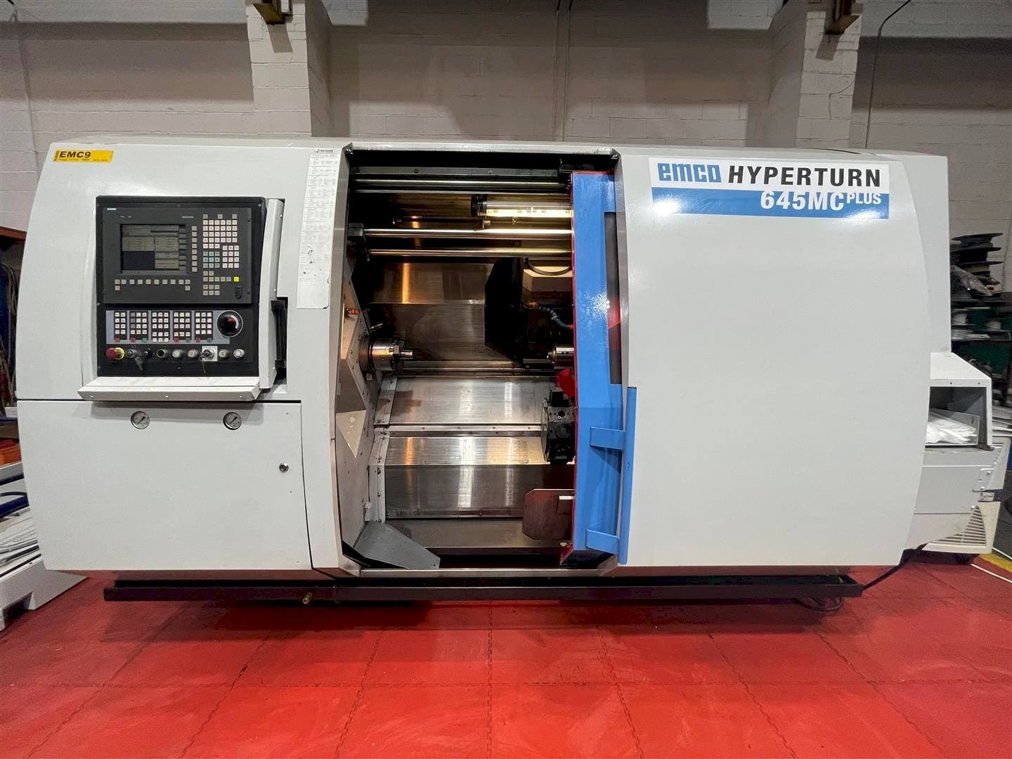 Frontansicht der EMCO Hyperturn 645MC Plus  Maschine
