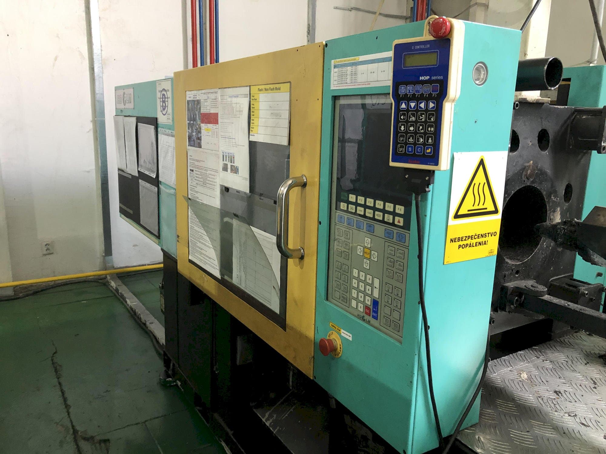 Frontansicht der Hyundai K-120V  Maschine