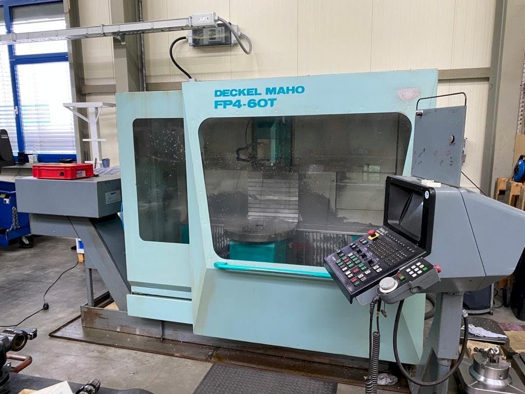 Frontansicht der DECKEL MAHO FP4-60 T  Maschine