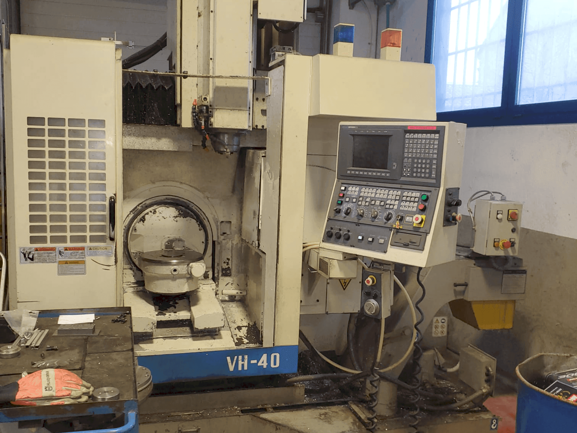 Frontansicht der Okuma VH-40  Maschine