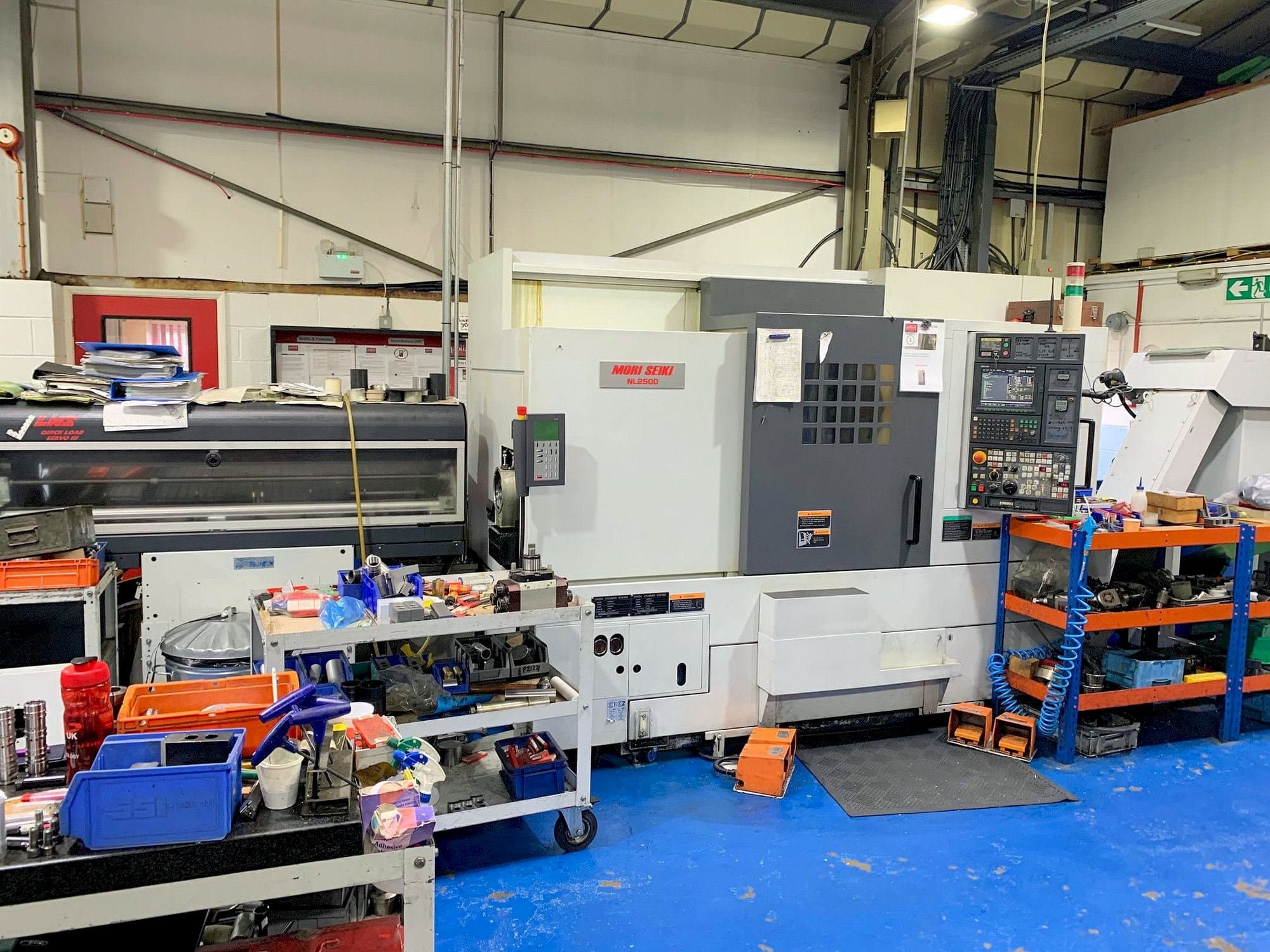 Frontansicht der MORI SEIKI NL2500SY / 700  Maschine