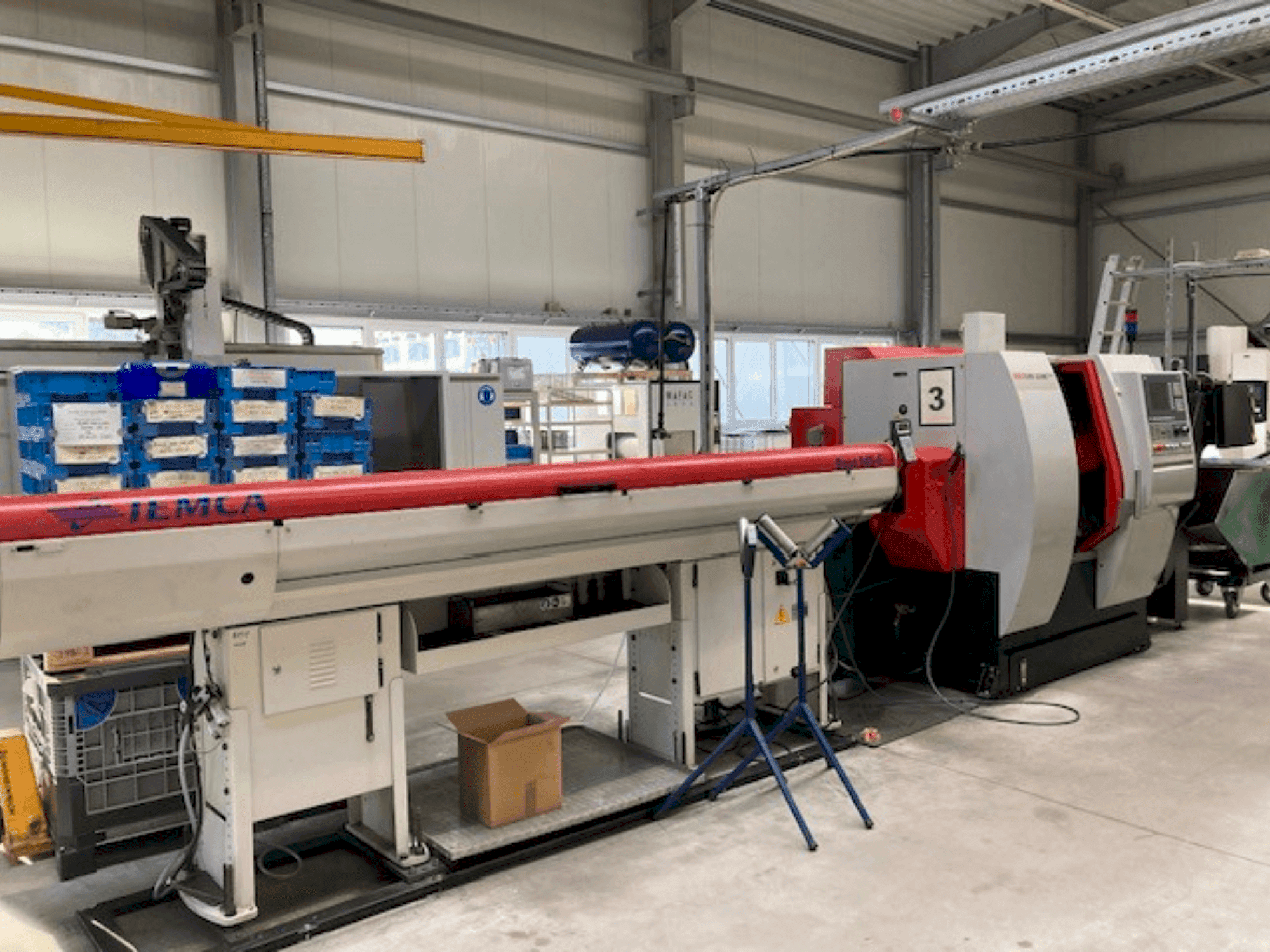 Frontansicht der EMCO TURN 332 MCPlus  Maschine