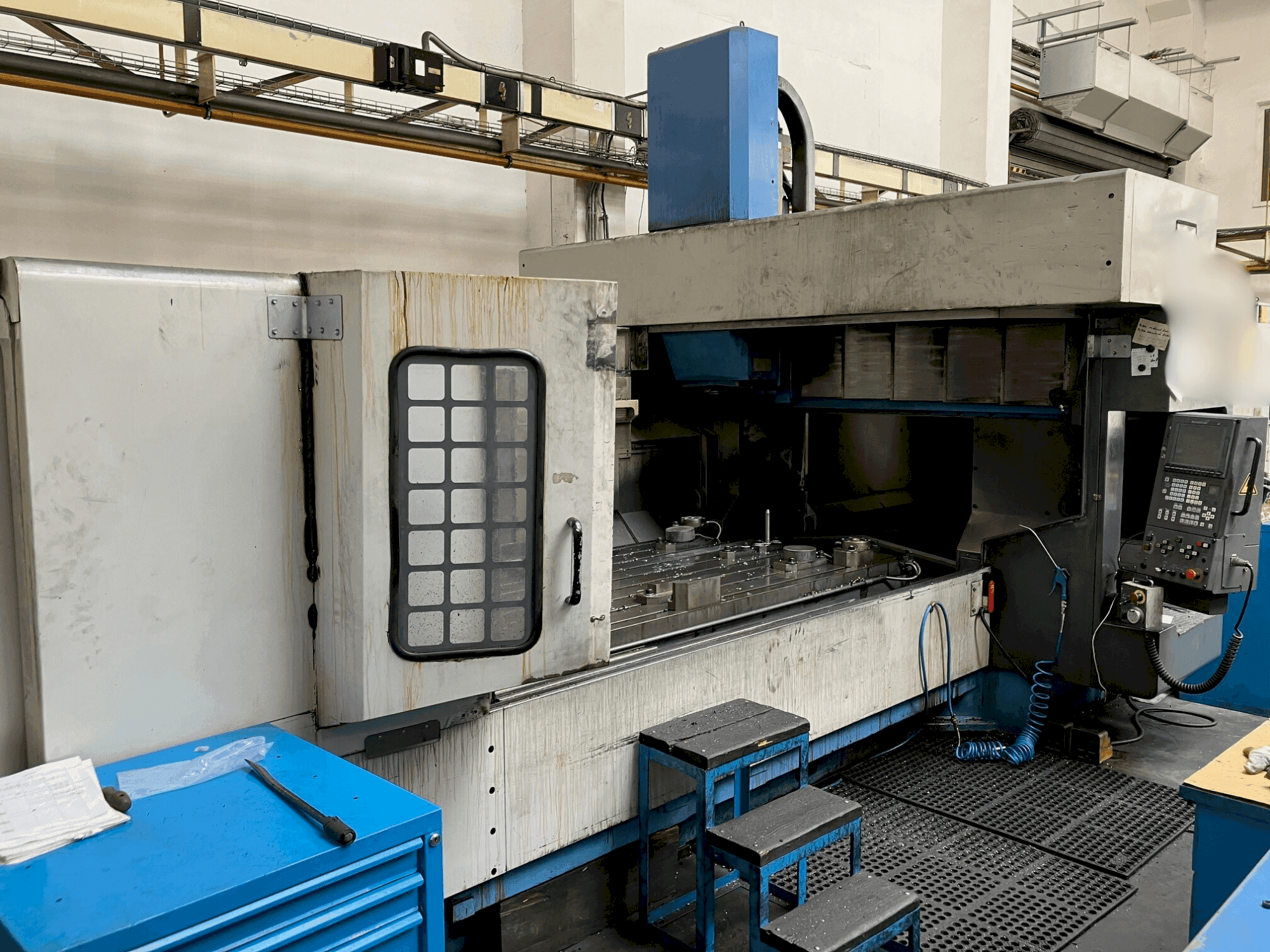 Frontansicht der Mazak FJV 60/120  Maschine