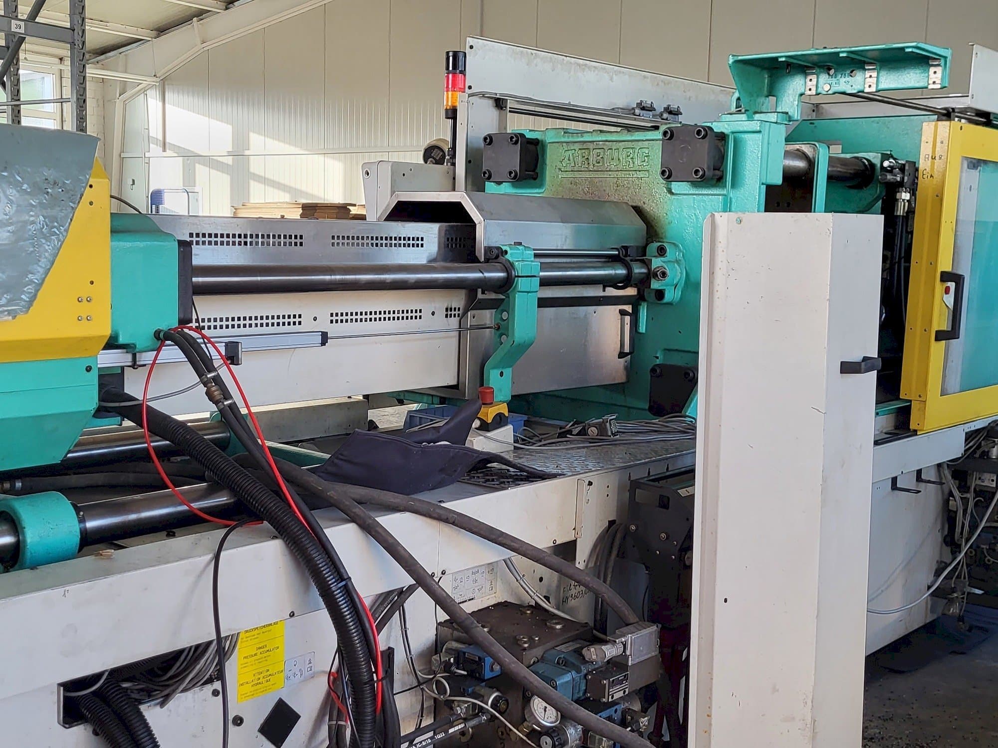 Linke Ansicht der Arburg Allrounder Centex 570C2200-1300  Maschine