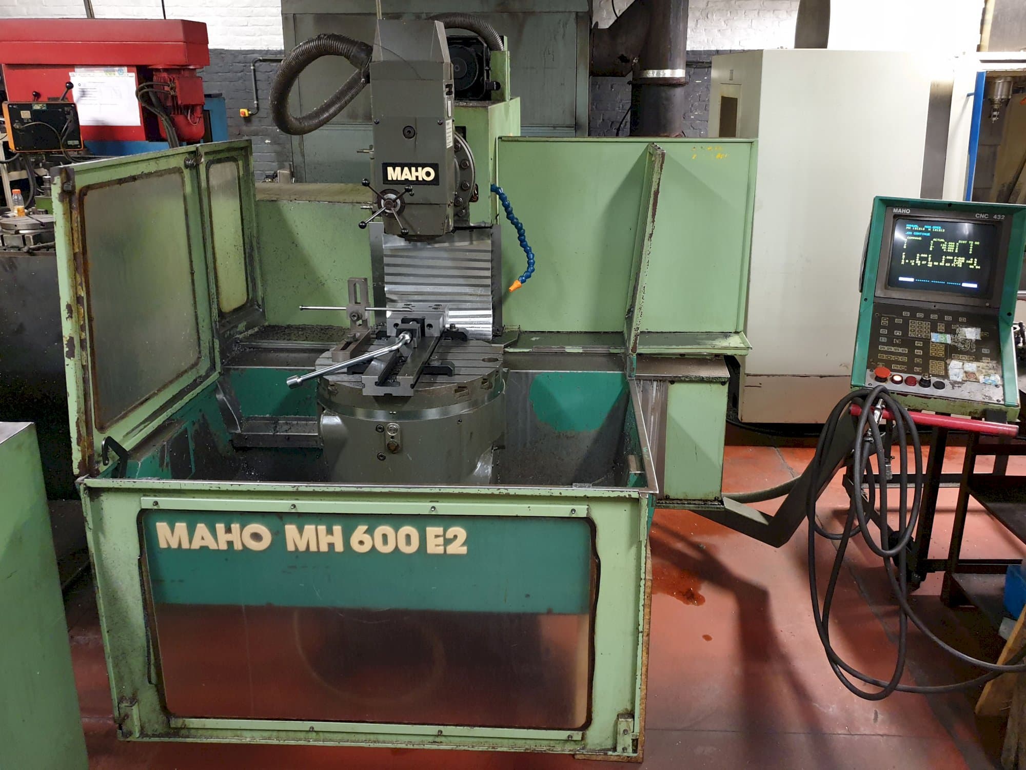 Frontansicht der Maho MH 600 E2 Maschine