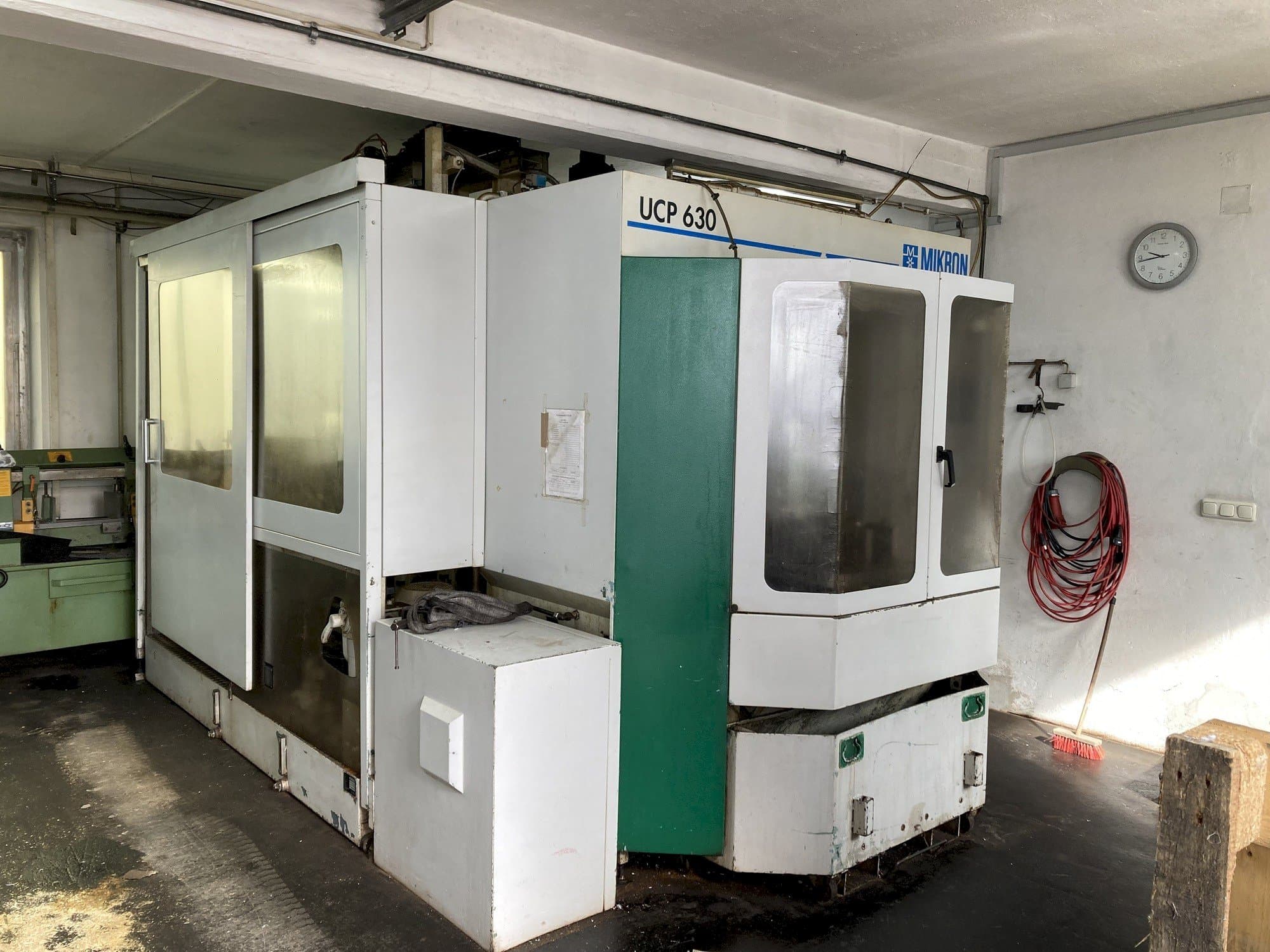 Frontansicht der MIKRON UCP 630  Maschine