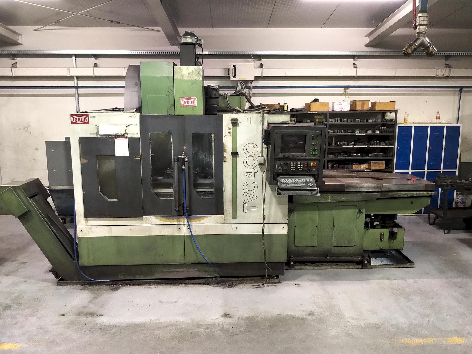 Frontansicht der TRAUB TVC 400 P  Maschine