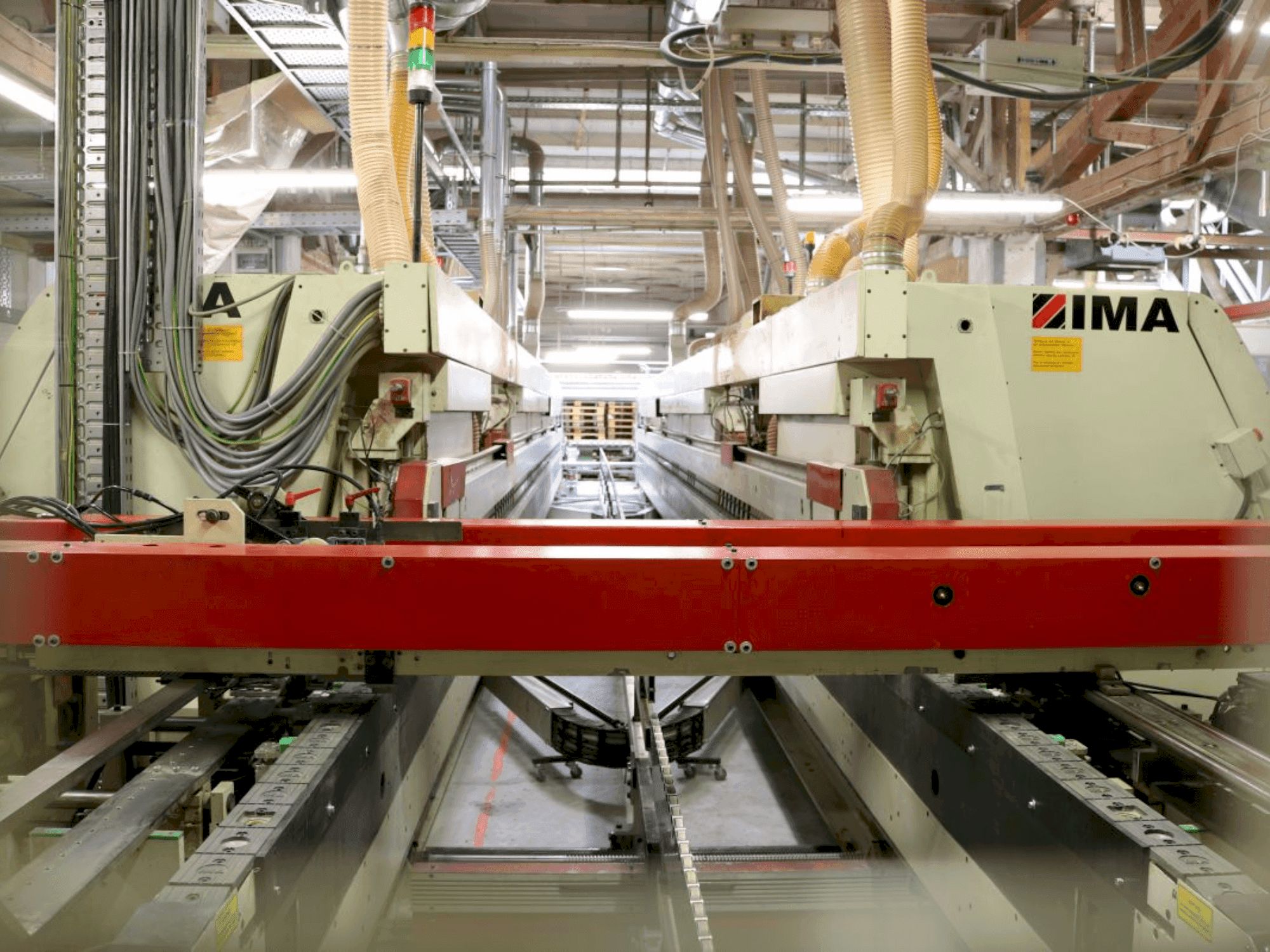 Frontansicht der IMA Angular transfer  Maschine