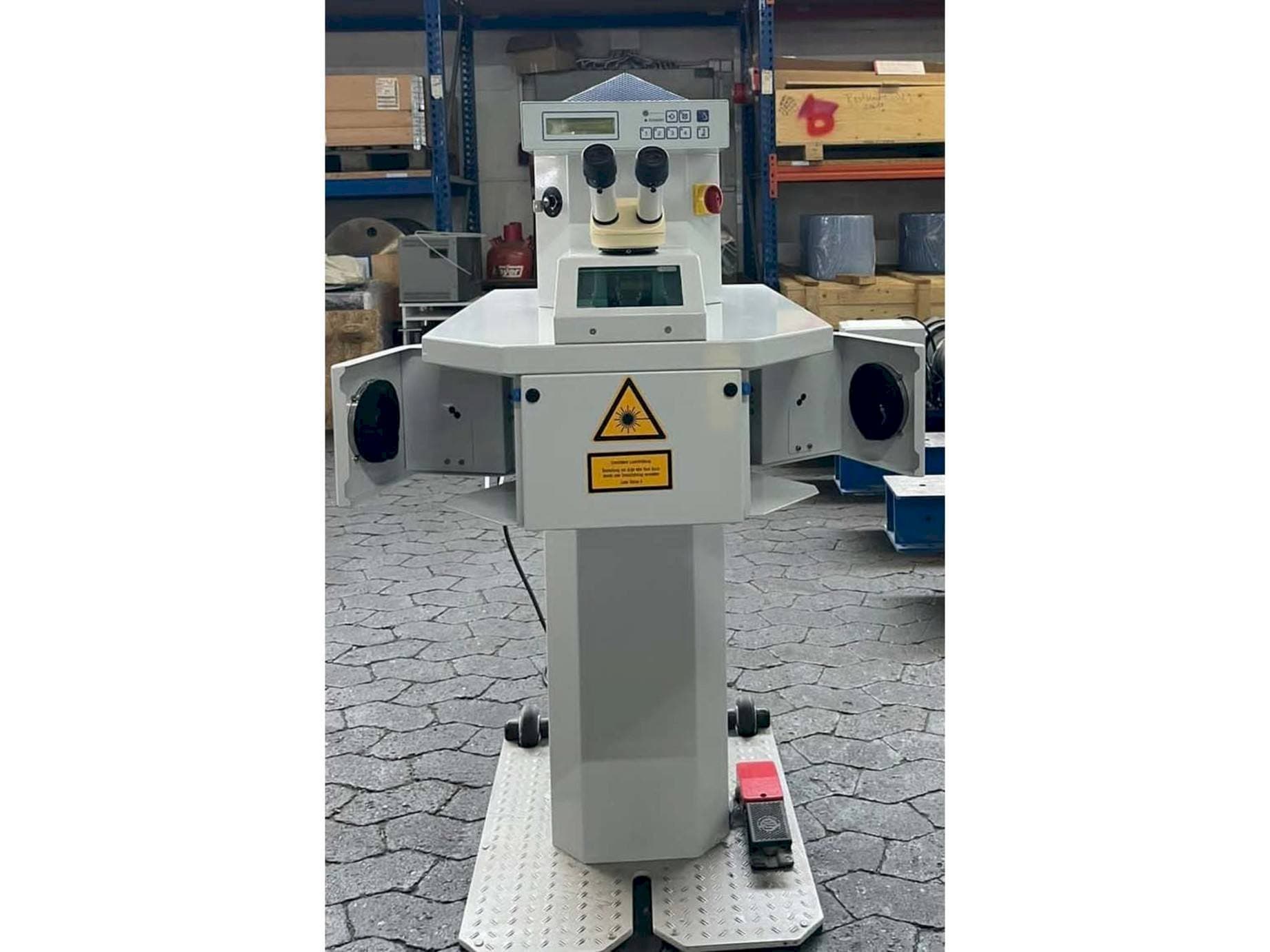 Frontansicht der ALPHA LASER ALO 30  Maschine