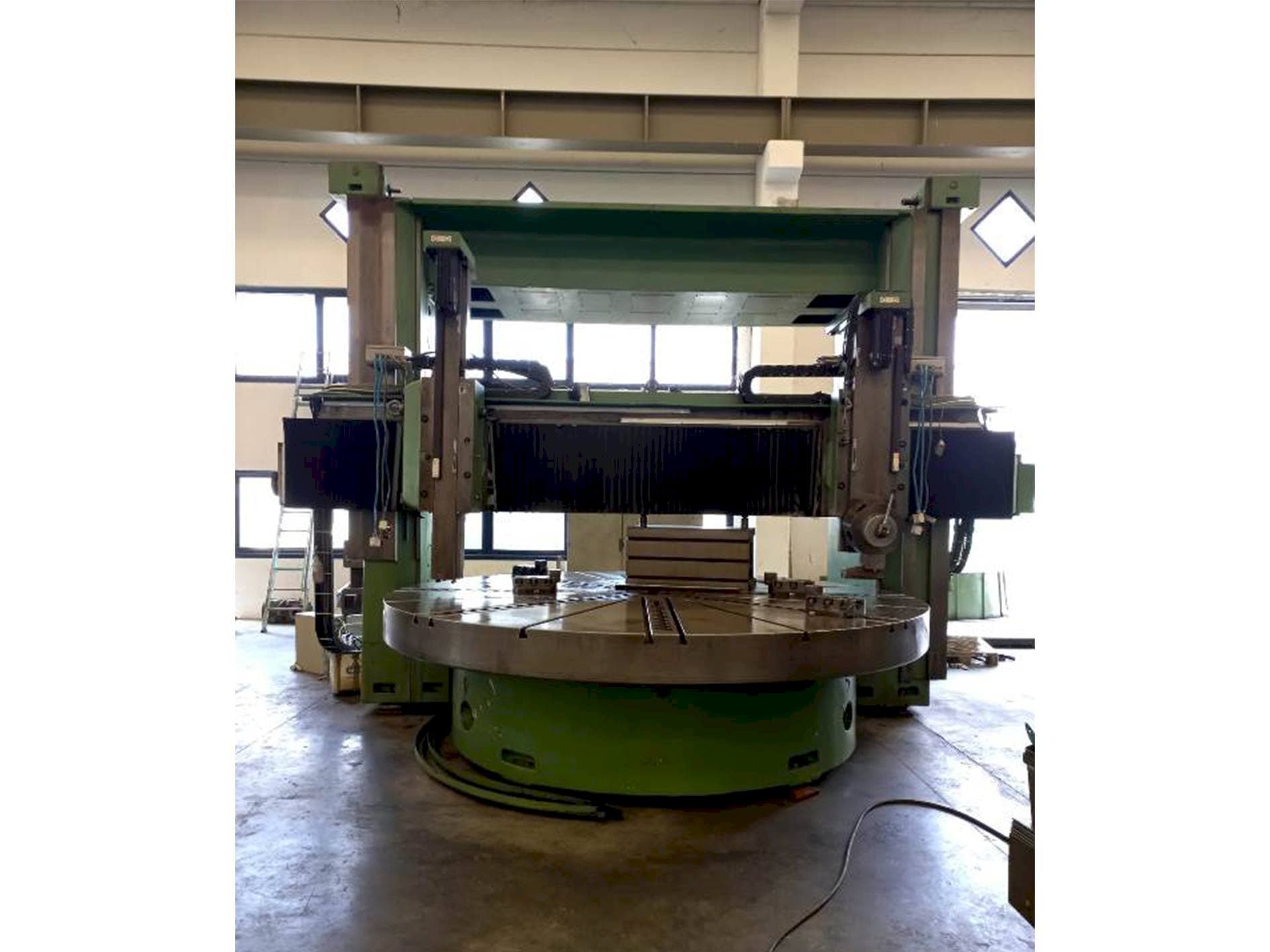 Frontansicht der Titan SC 43 ECS 1400  Maschine