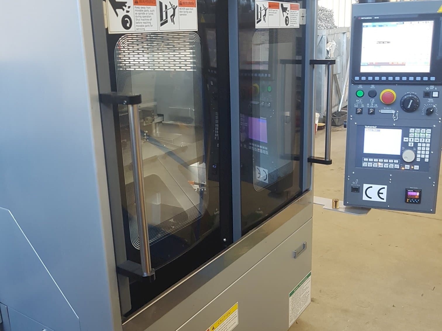 Frontansicht der Takamaz XW-30 Plus  Maschine