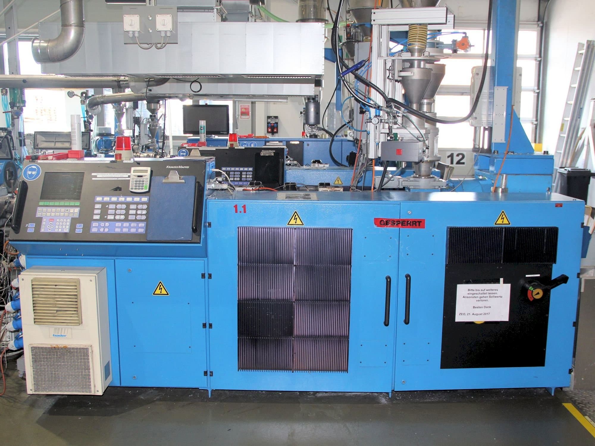 Frontansicht der Krauss Maffei KME 1-75-30 B  Maschine