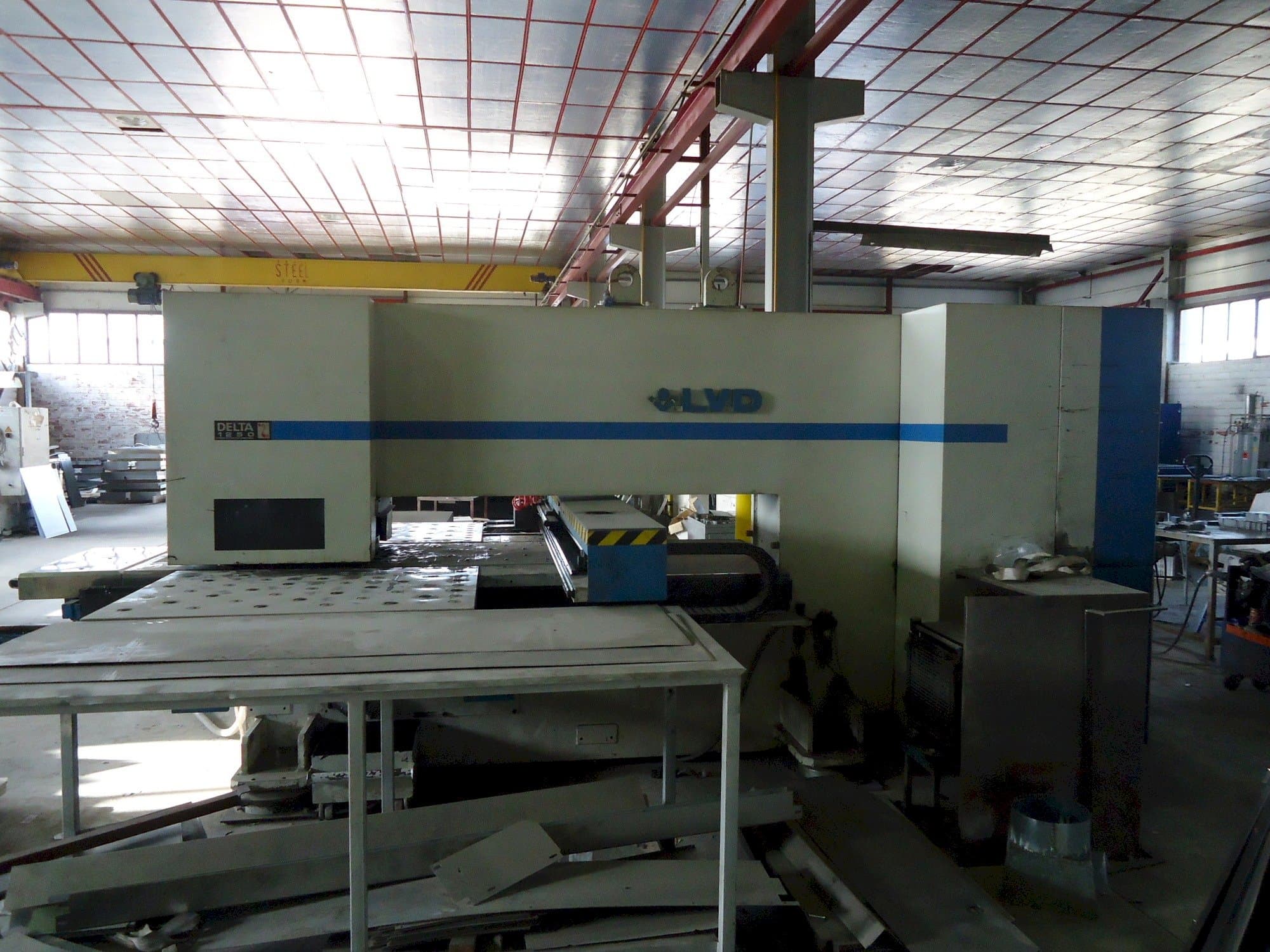 Frontansicht der LVD delta 1250  Maschine