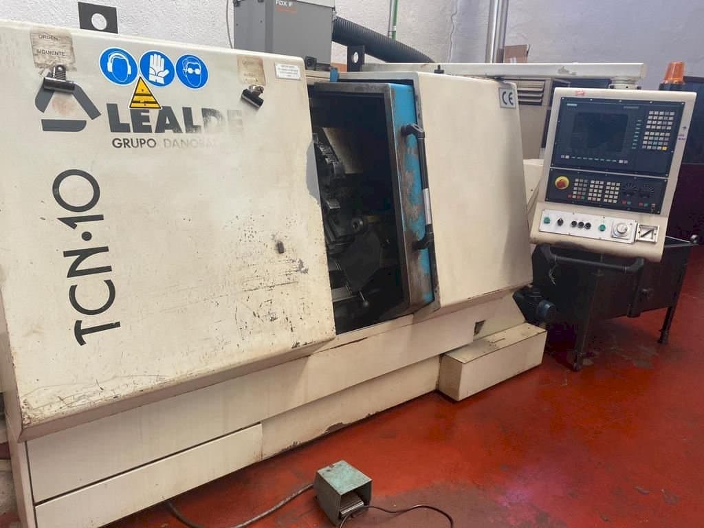 Frontansicht der Lealde TCN-10  Maschine