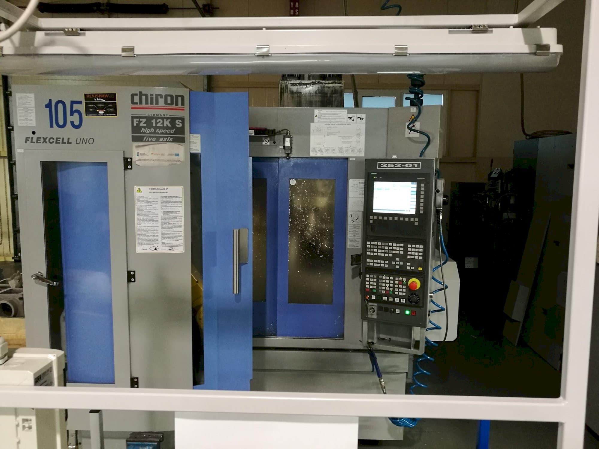 Frontansicht der CHIRON FZ 12 KS  Maschine