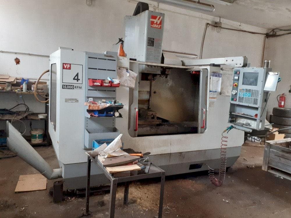 Frontansicht der HAAS VF-4 DHE  Maschine