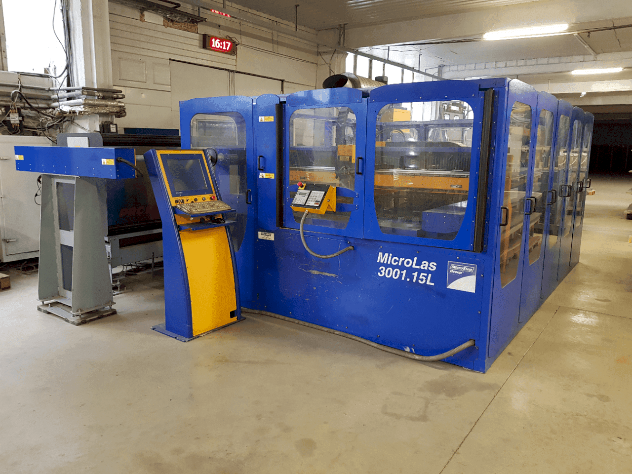 Frontansicht der MicroStep MicroLas 3001.15L  Maschine