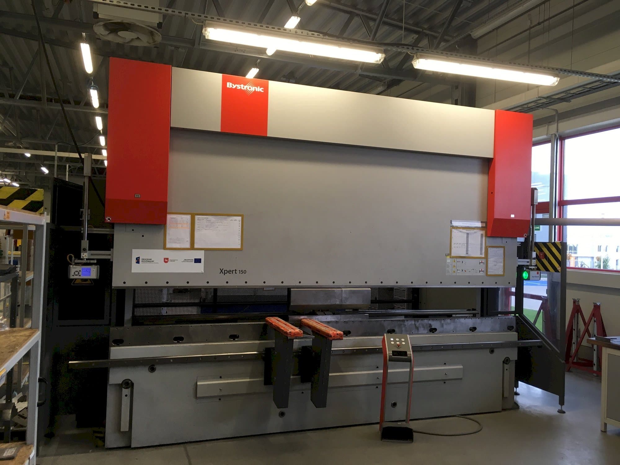 Frontansicht der Bystronic Xpert 150/4100  Maschine